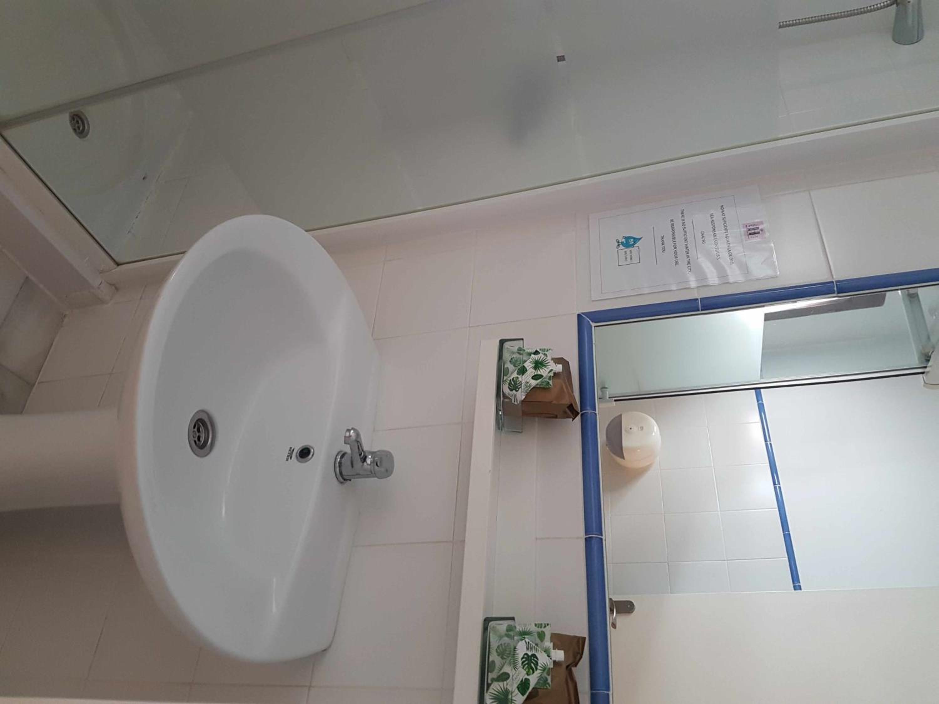Double Room - Photo 12