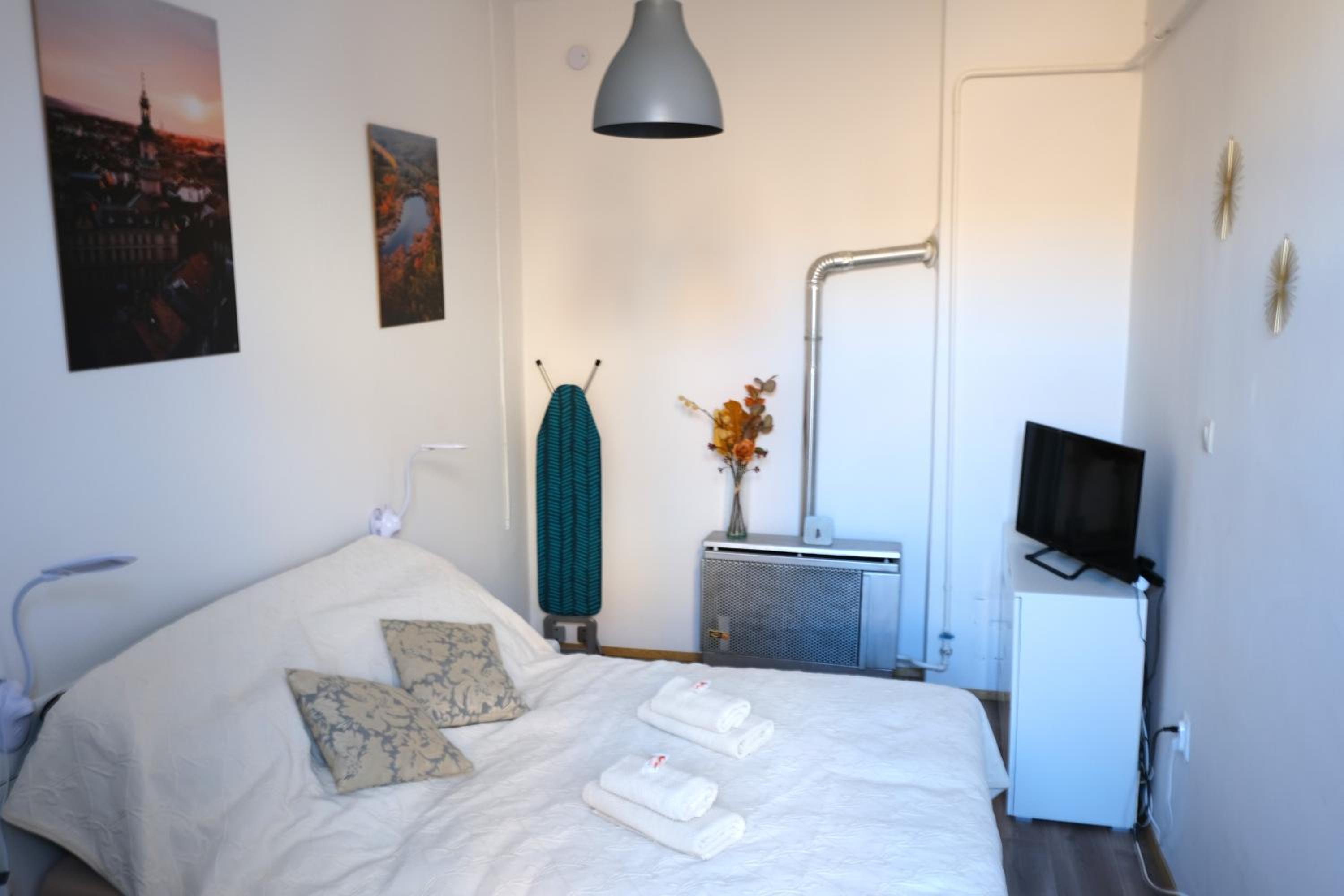 One-Bedroom Apartment photo 1