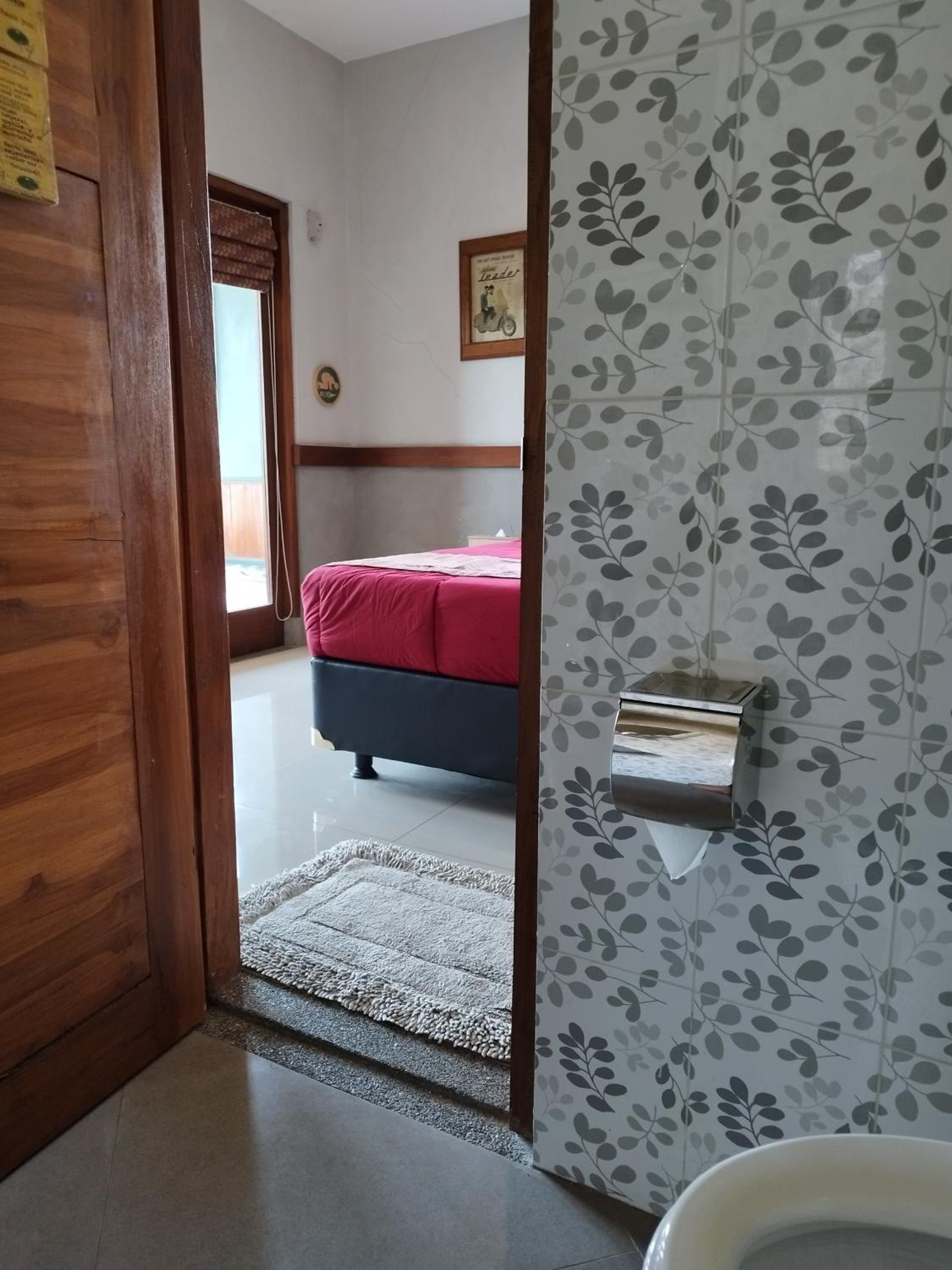 Double Room with Balcony - Photo 11