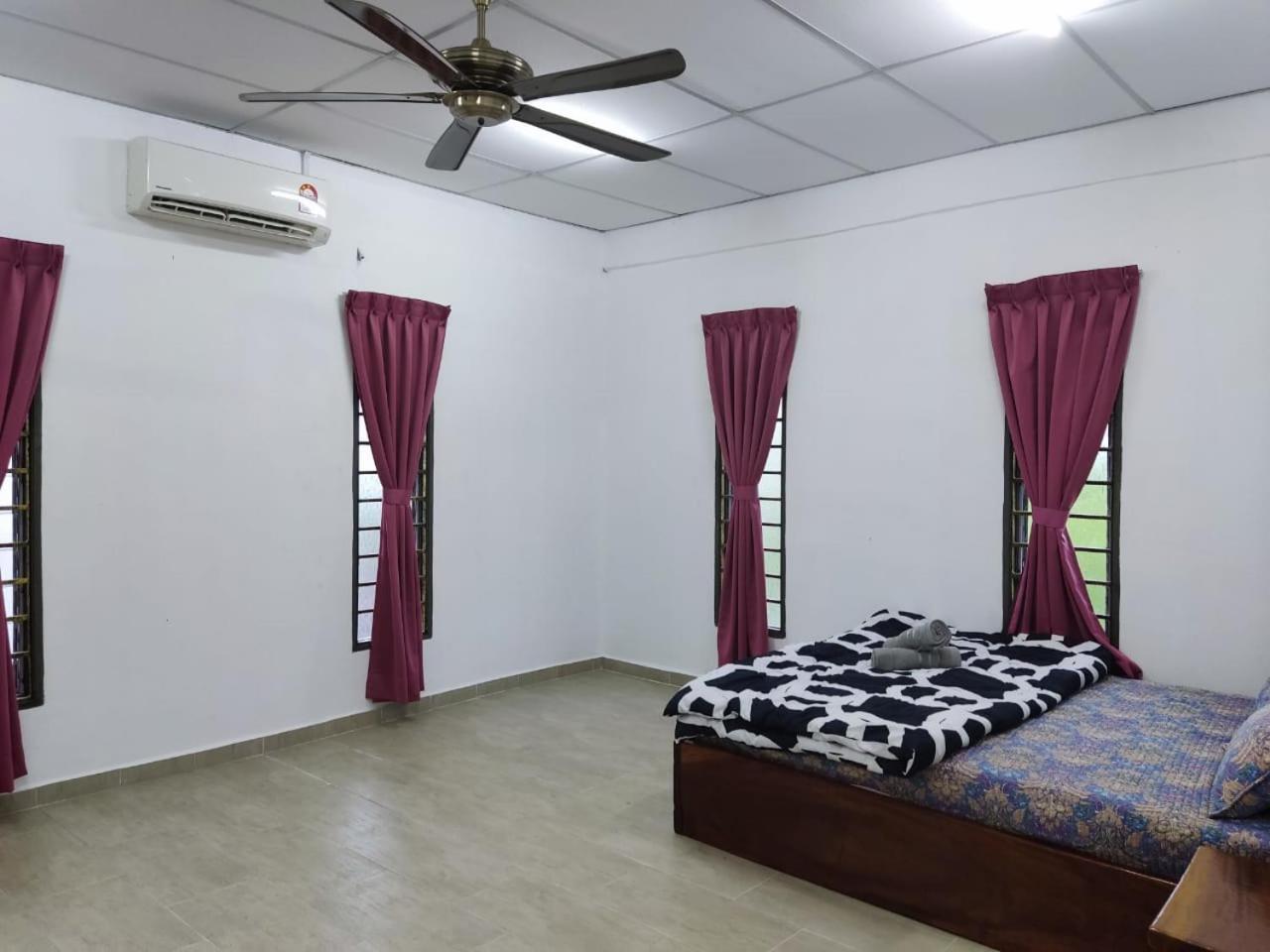 Four-Bedroom House photo 2