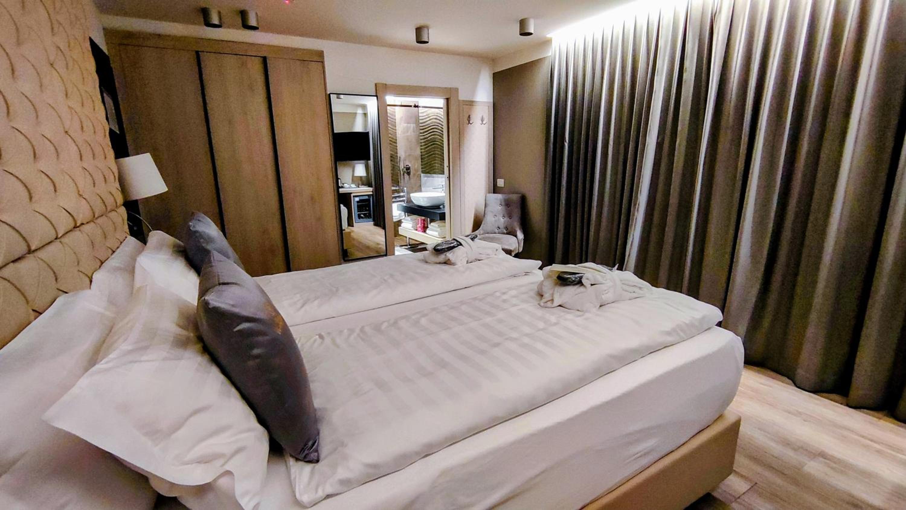 Double Room with Balcony - Photo 1