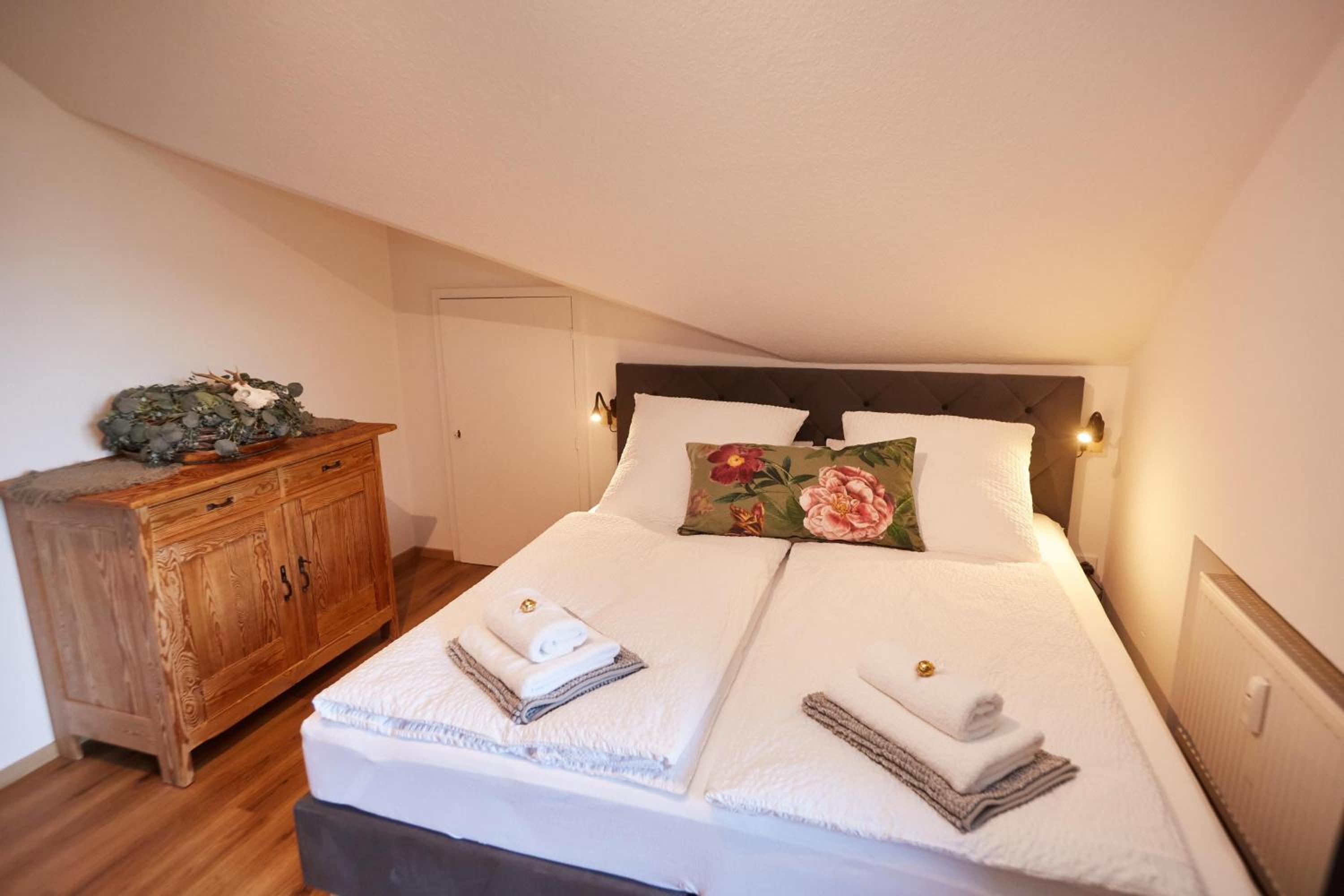 Two-Bedroom Apartment with Bathroom photo 2