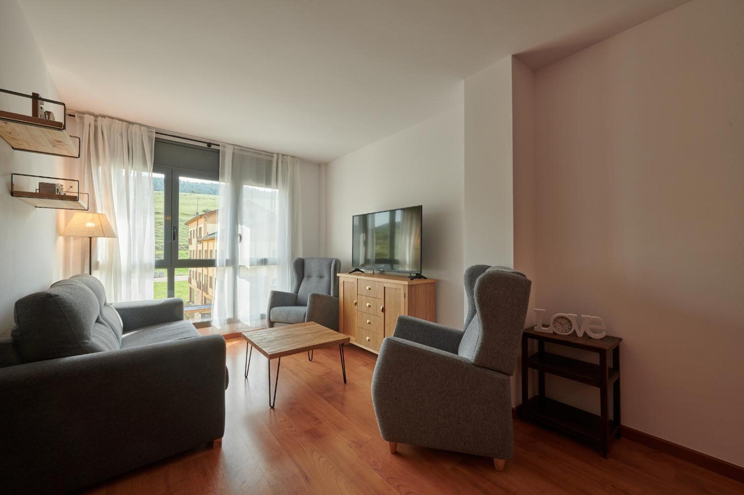 Apartment with Mountain View photo 2