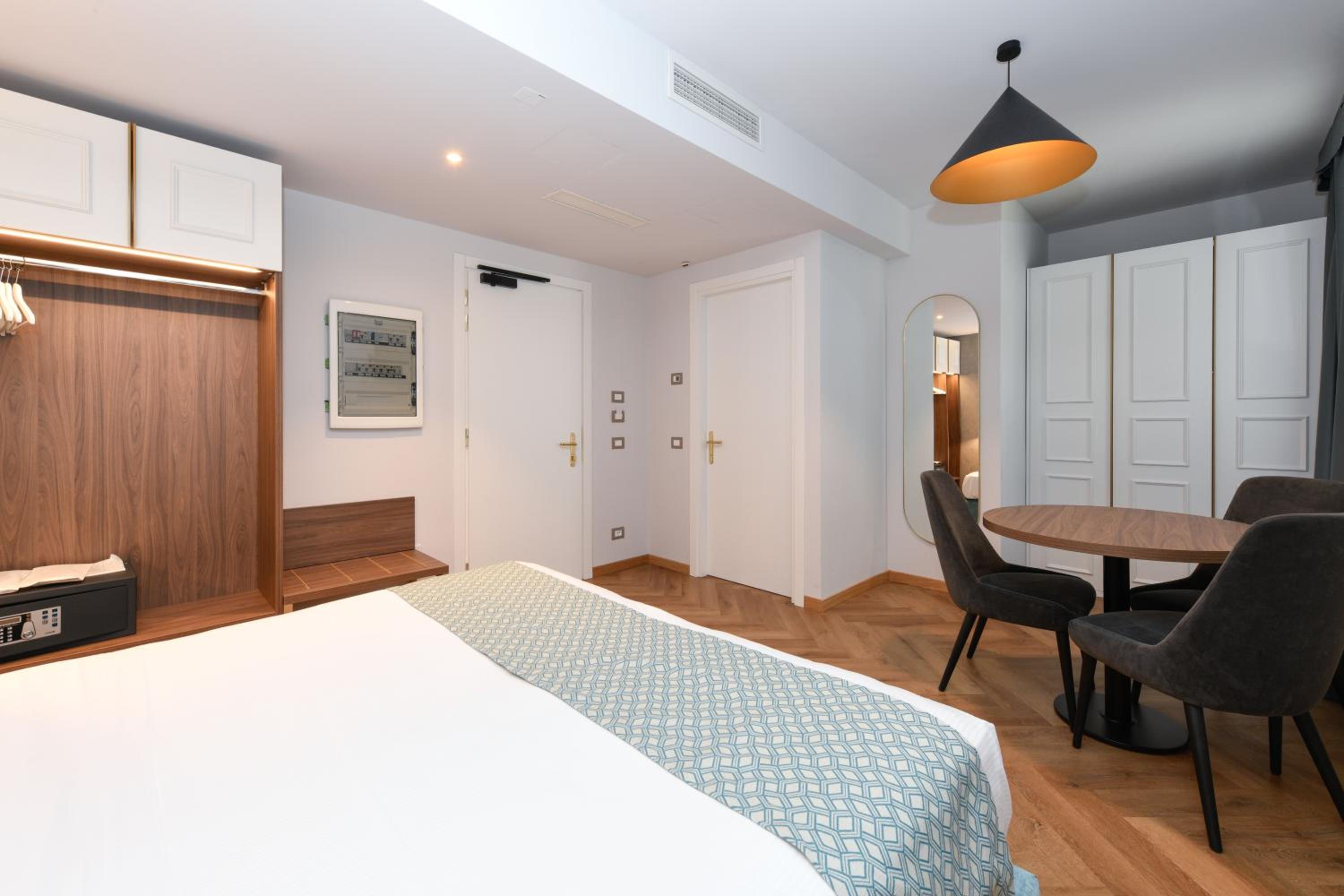Studio Apartment - Photo 9