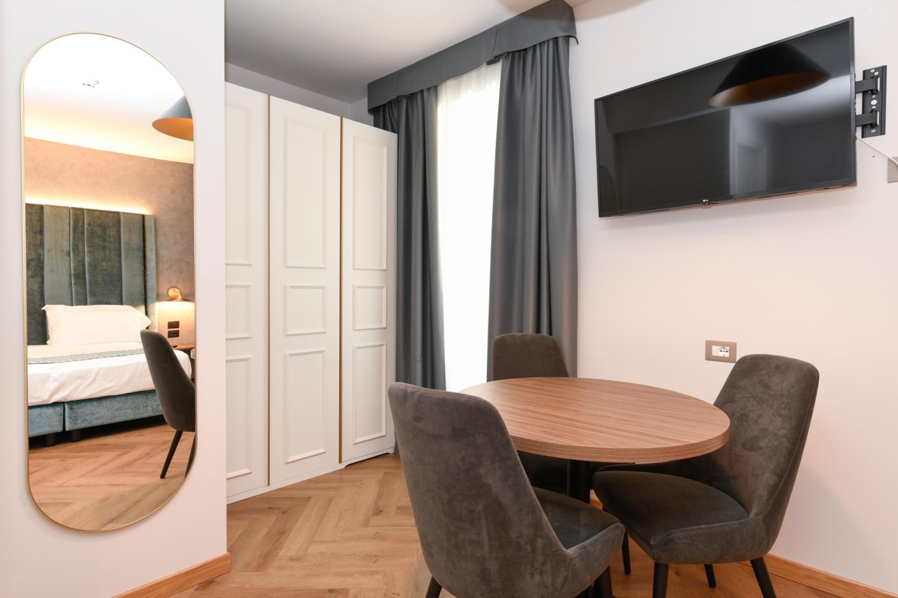 Studio Apartment - Photo 8