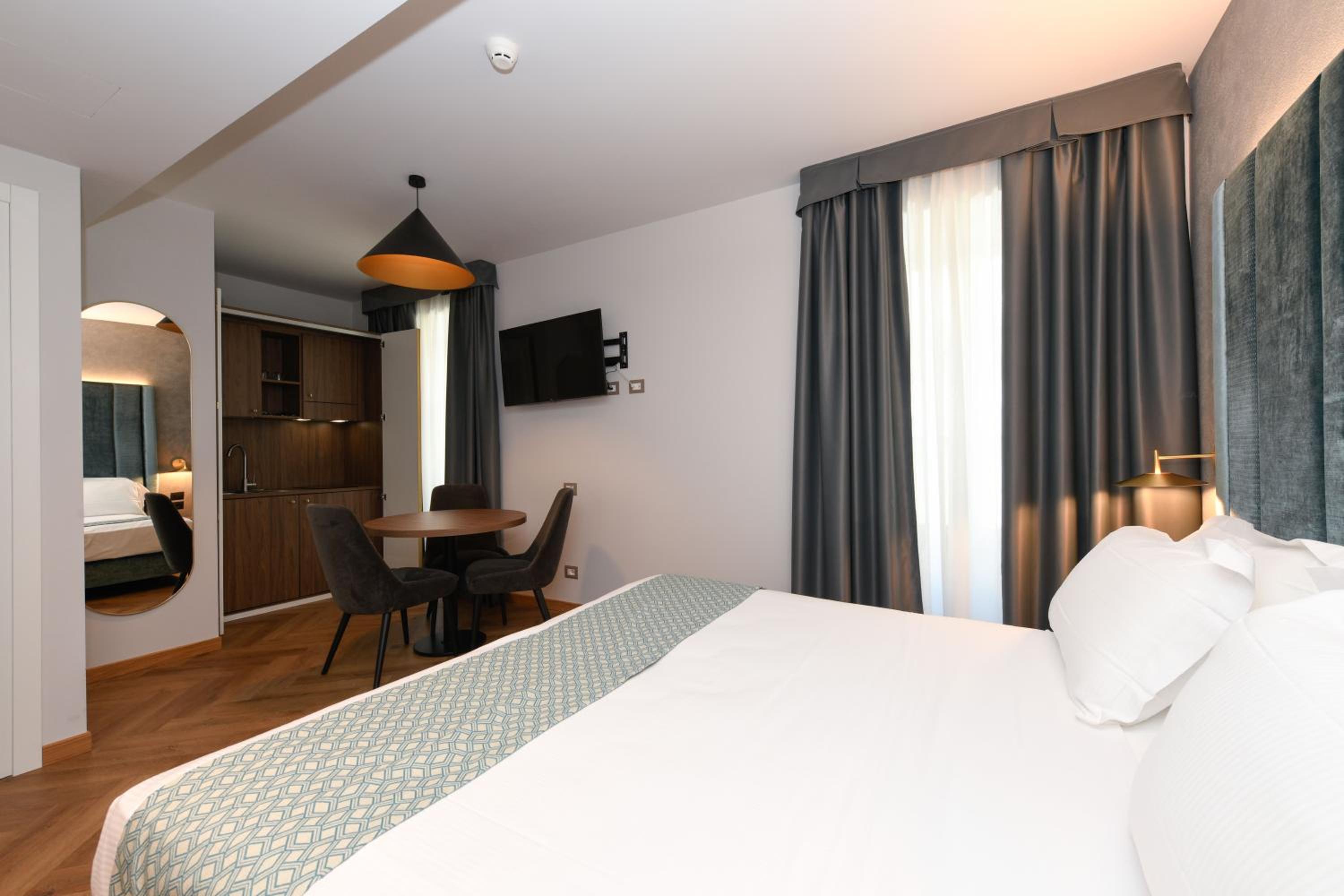 Studio Apartment - Photo 1