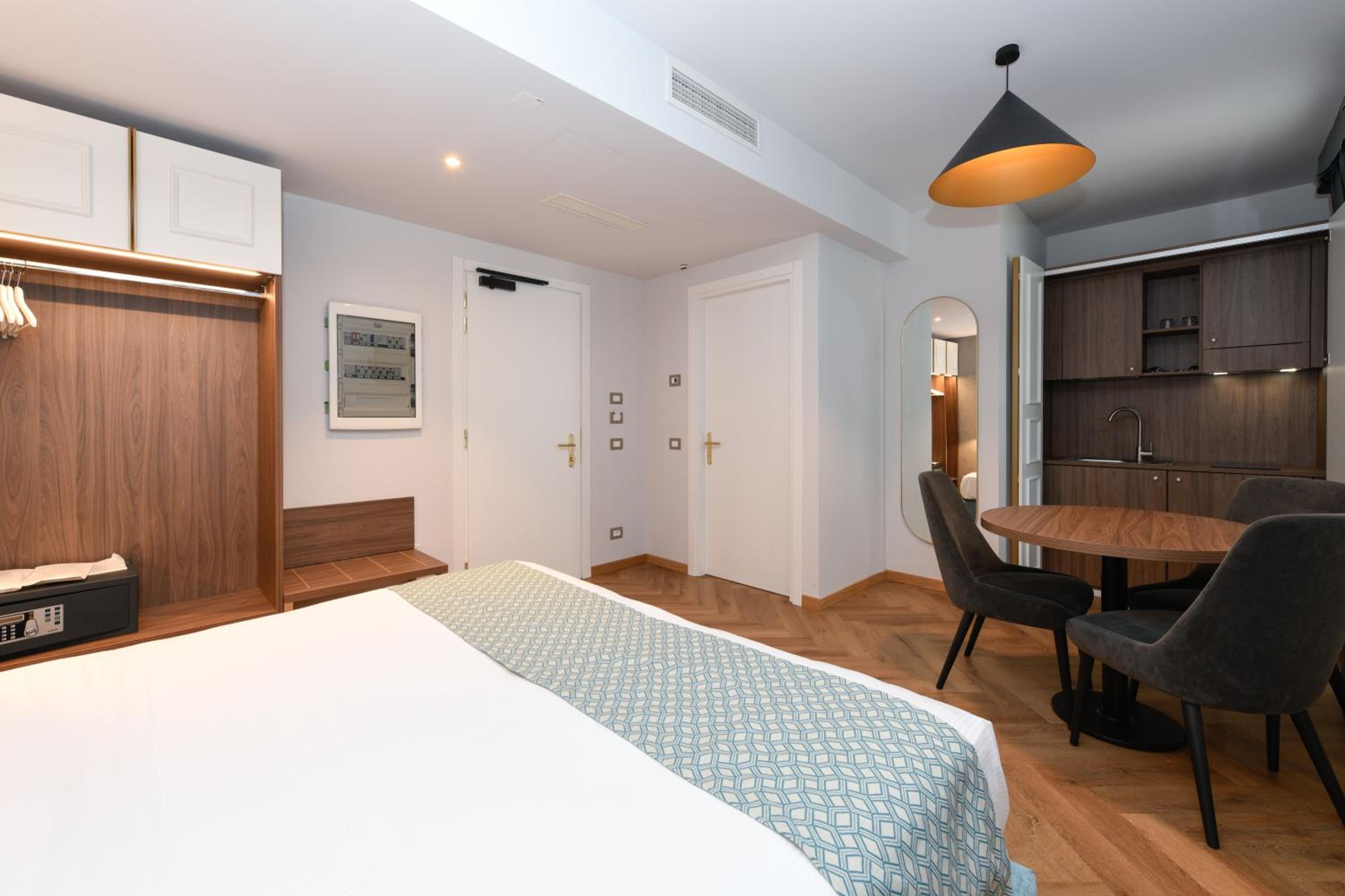Studio Apartment - Photo 6