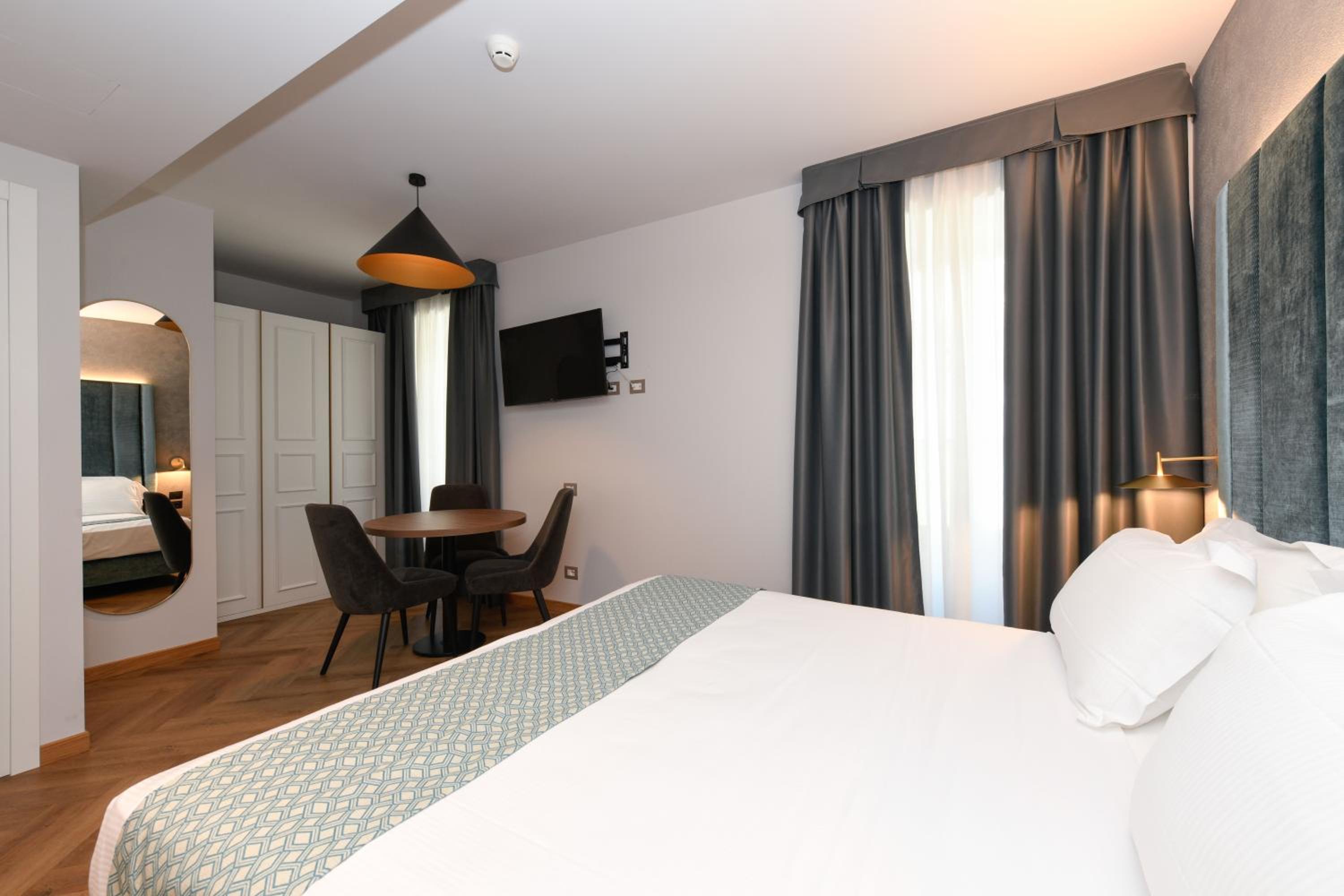 Studio Apartment - Photo 2