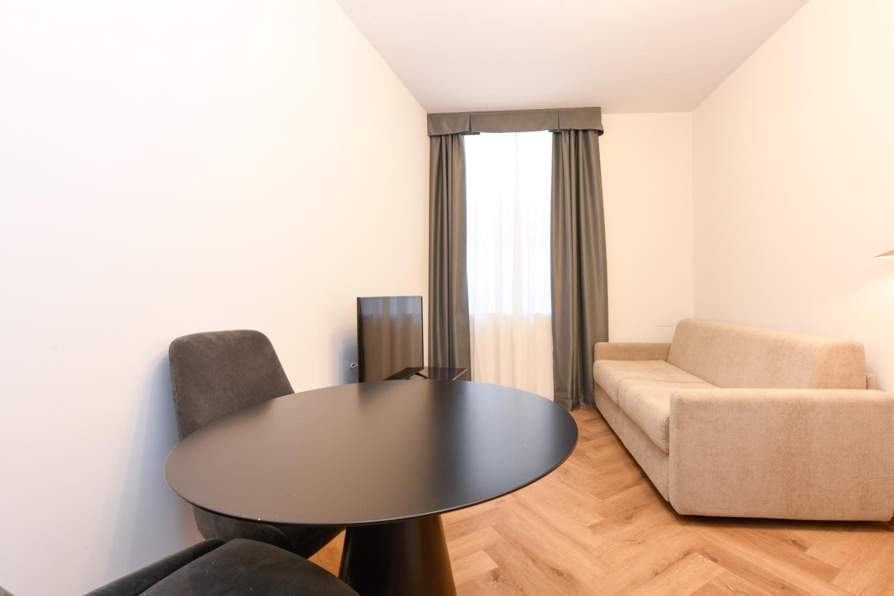 Deluxe Apartment - Photo 3