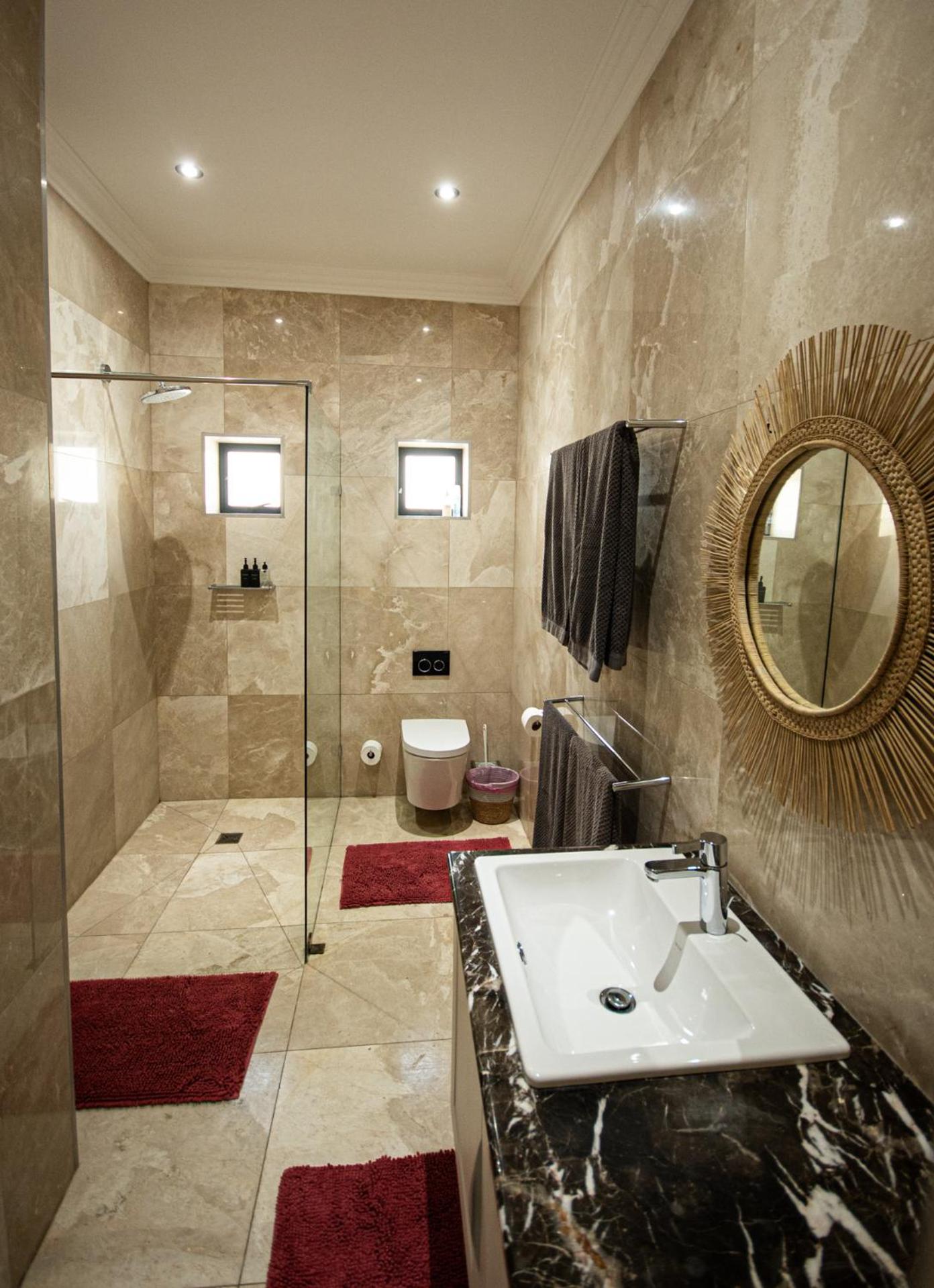 Deluxe Double Room with Bath - Photo 9