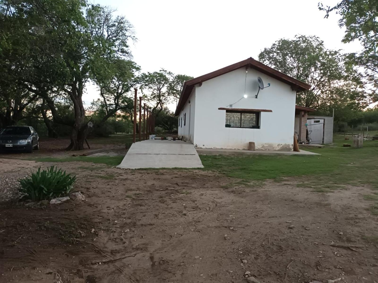Five-Bedroom House photo 2