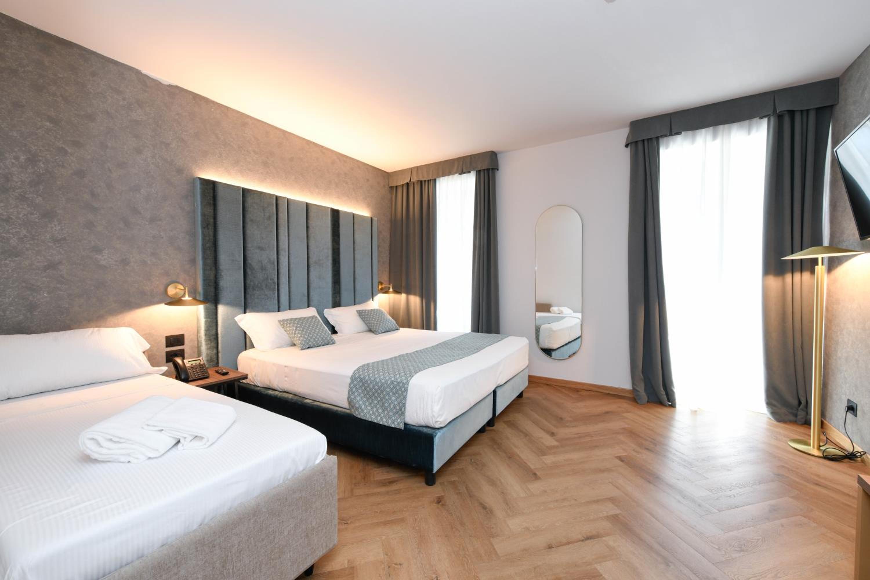 Classic Triple Room - Photo 16