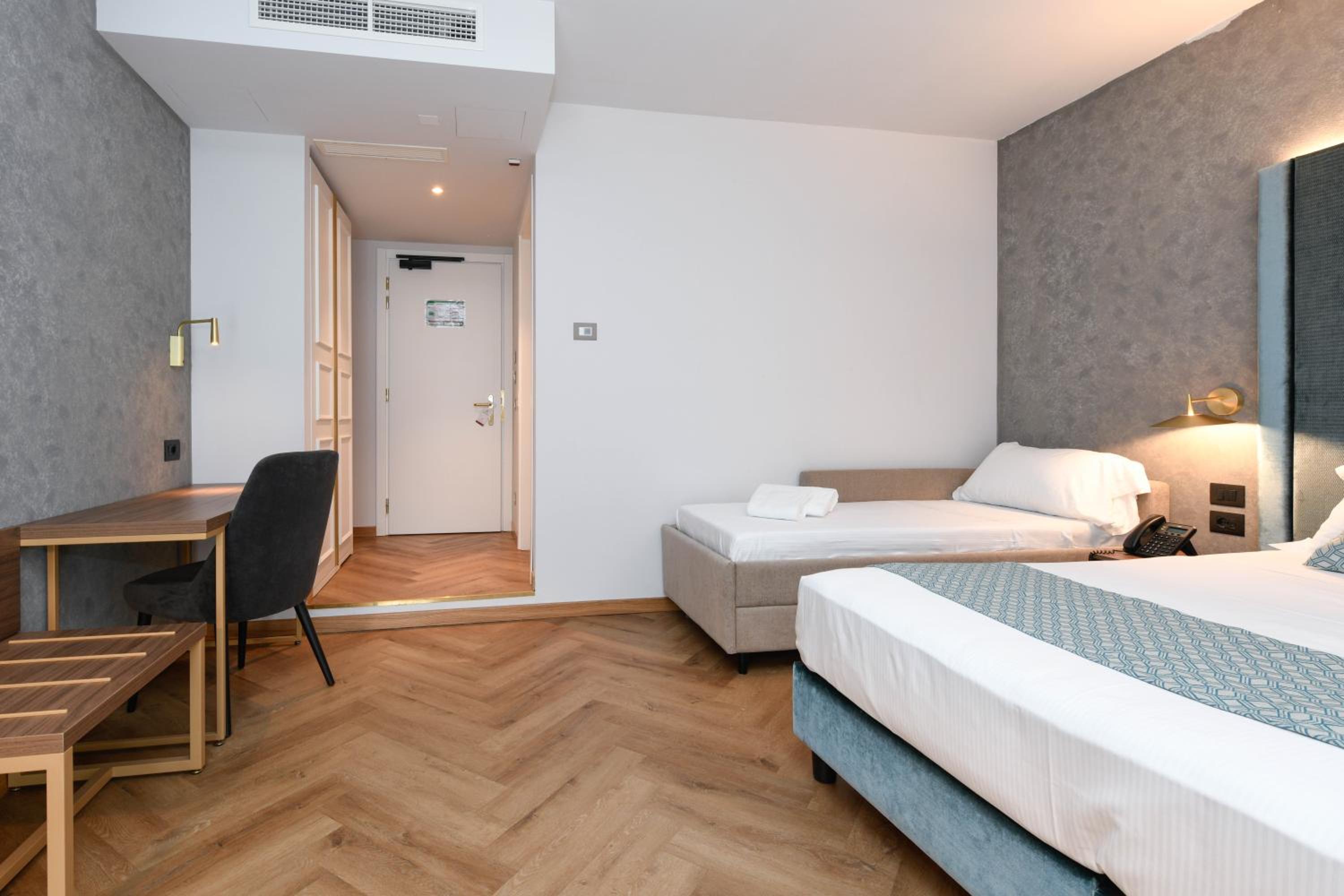 Classic Triple Room - Photo 2