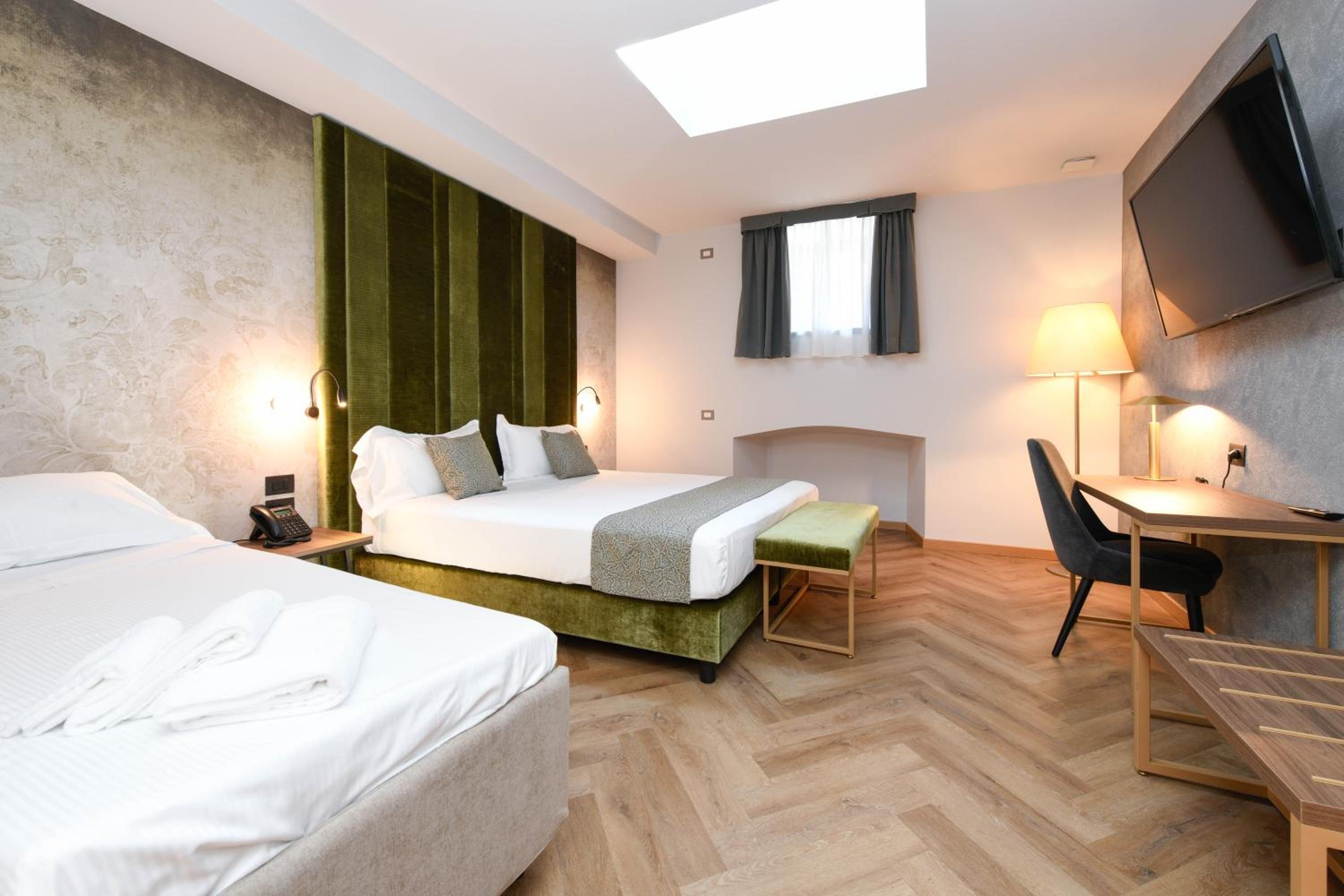 Classic Triple Room - Photo 11