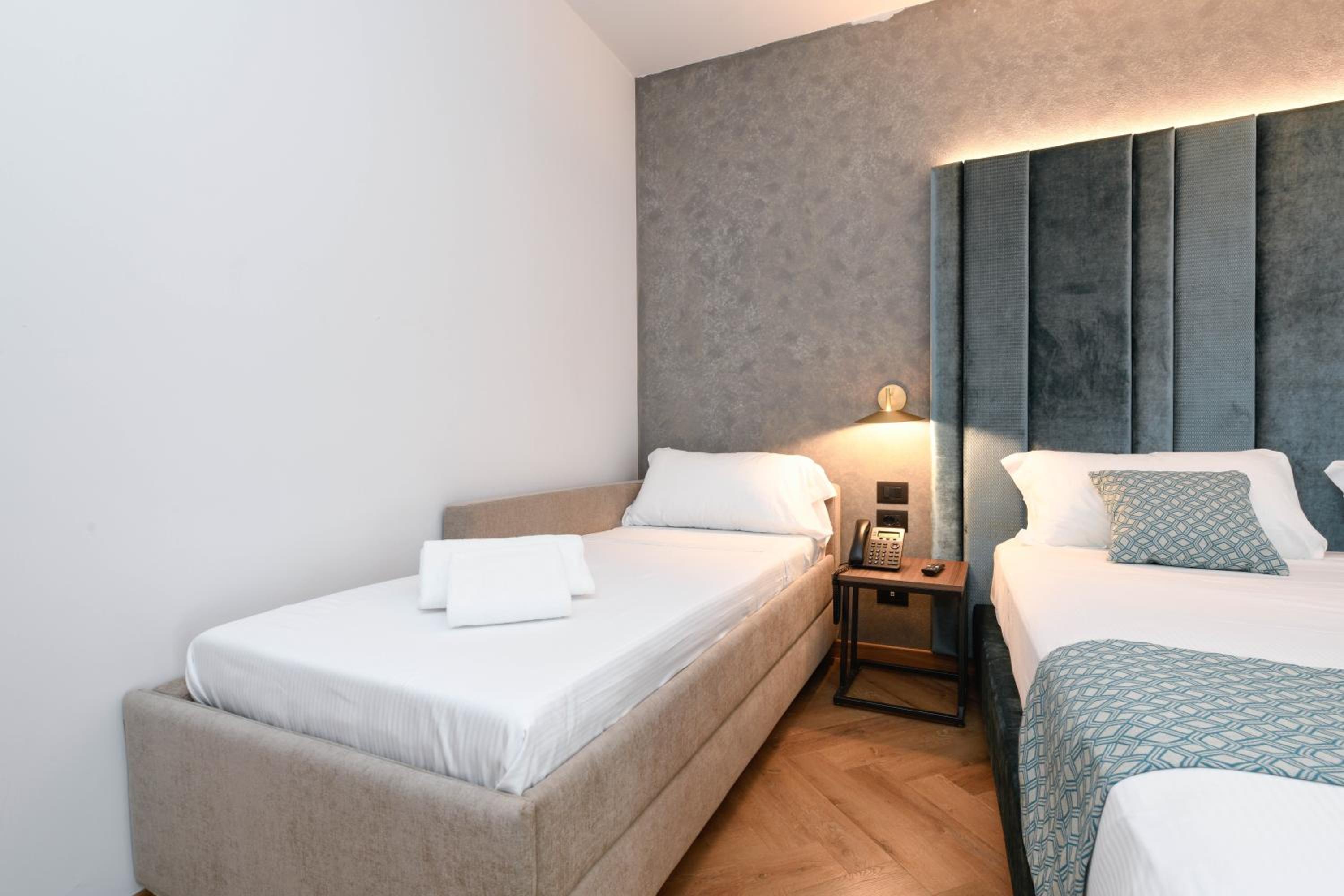 Classic Triple Room - Photo 15