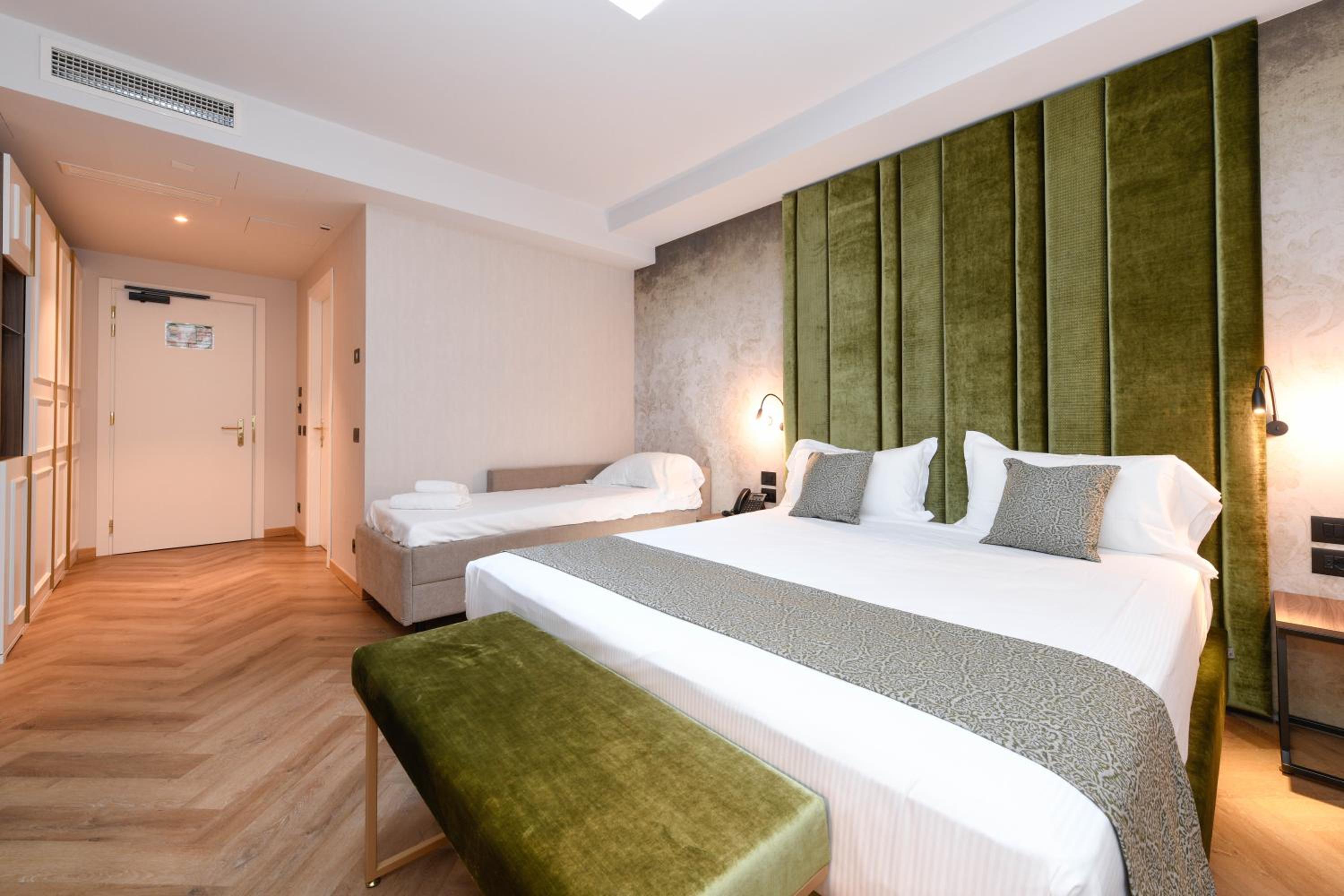 Classic Triple Room - Photo 1