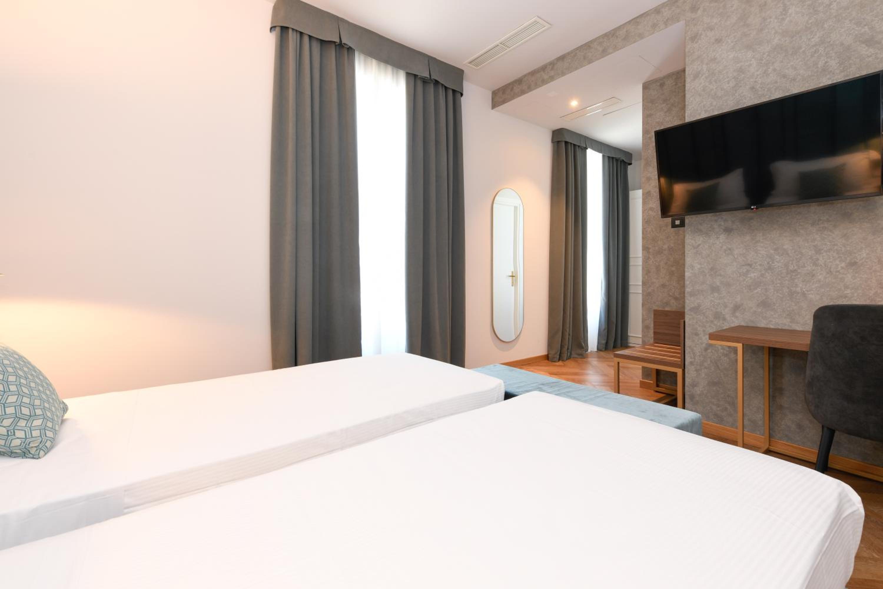 Standard Twin Room photo 2