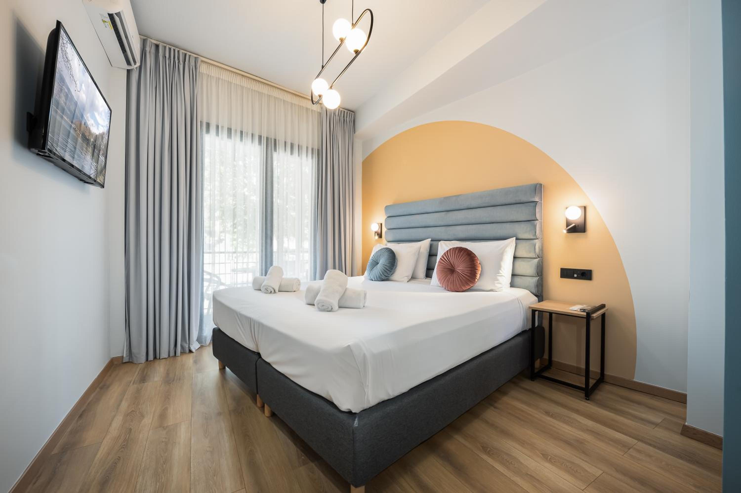 Junior Suite with Balcony - Photo 1