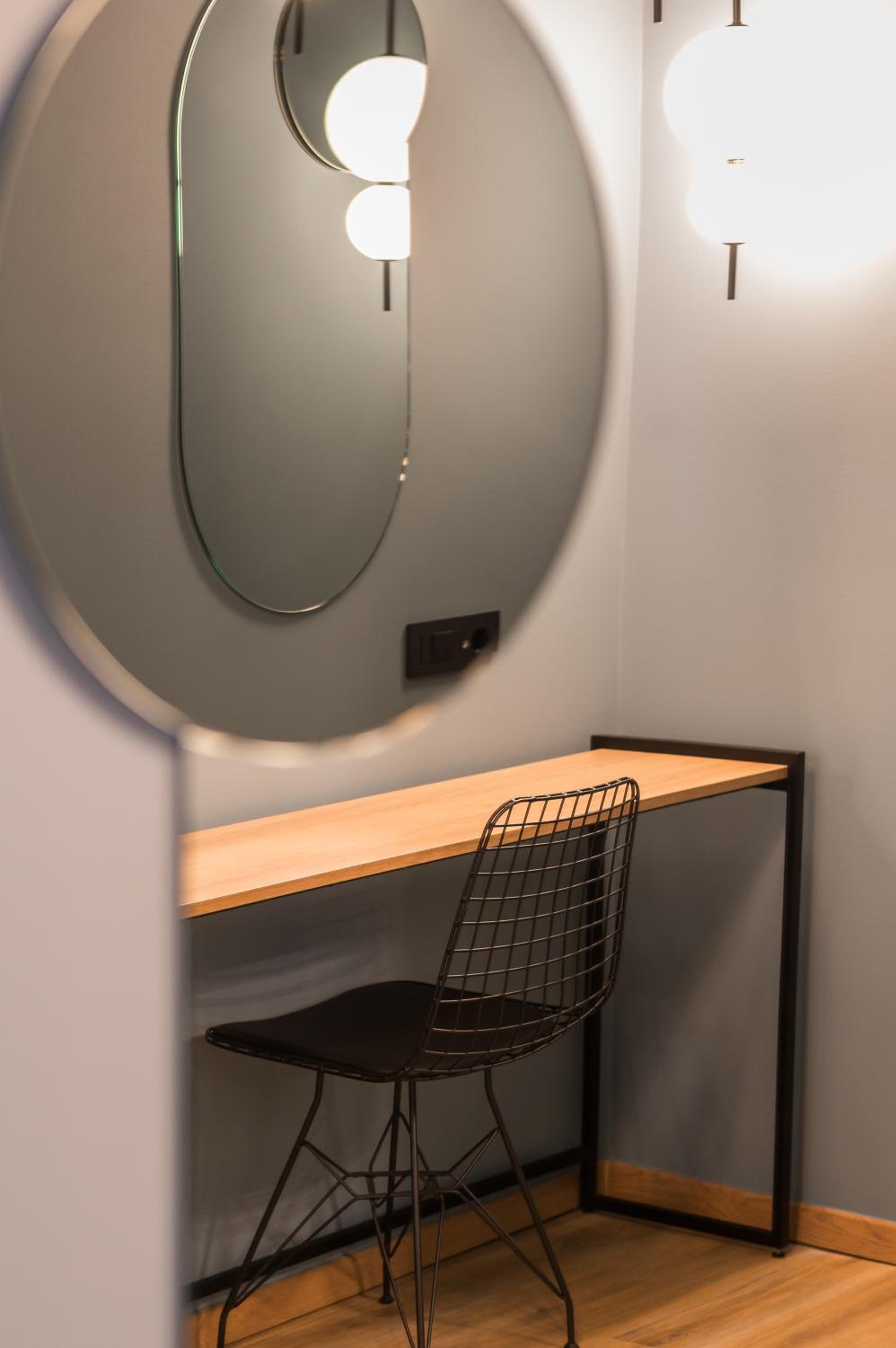 Junior Suite with Balcony - Photo 8