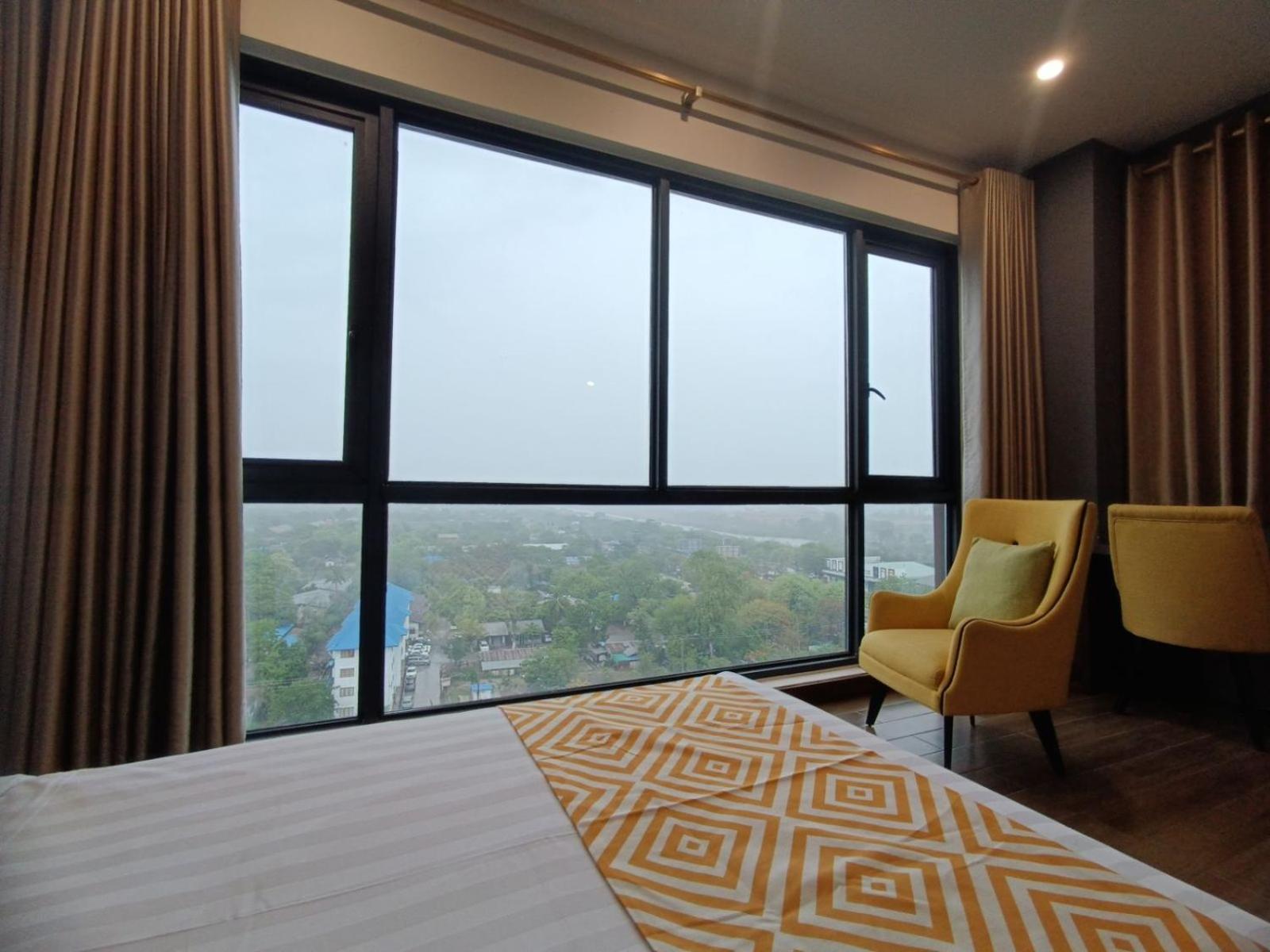 Deluxe Suite - Photo 8