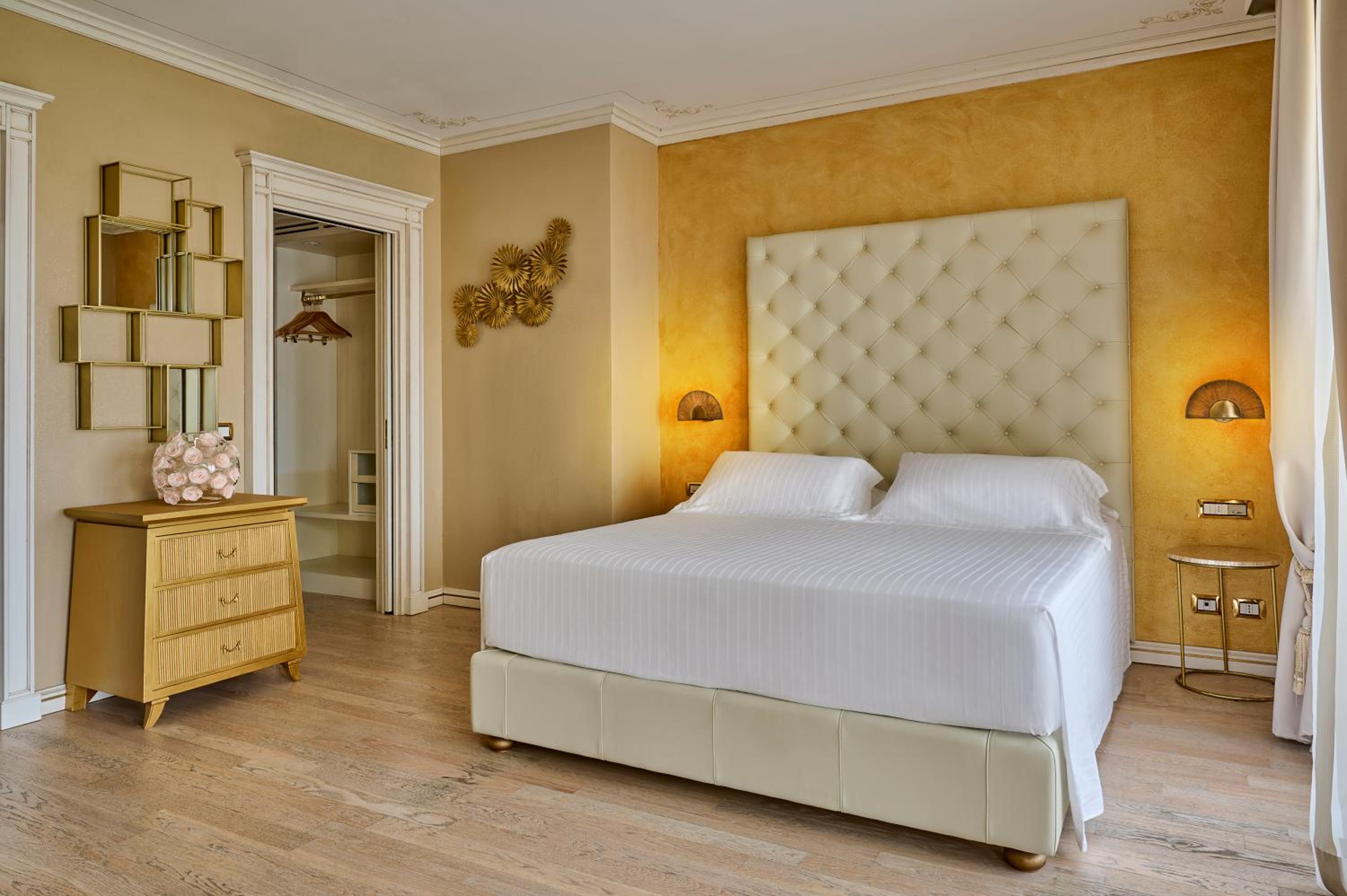 Royal Suite - Photo 1