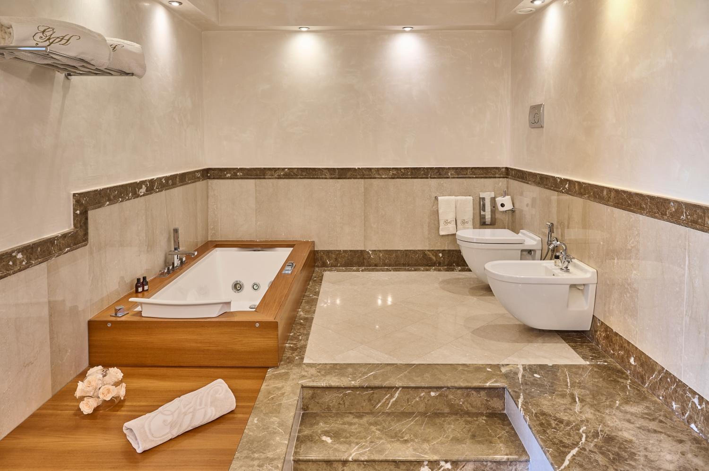 Royal Suite - Photo 7