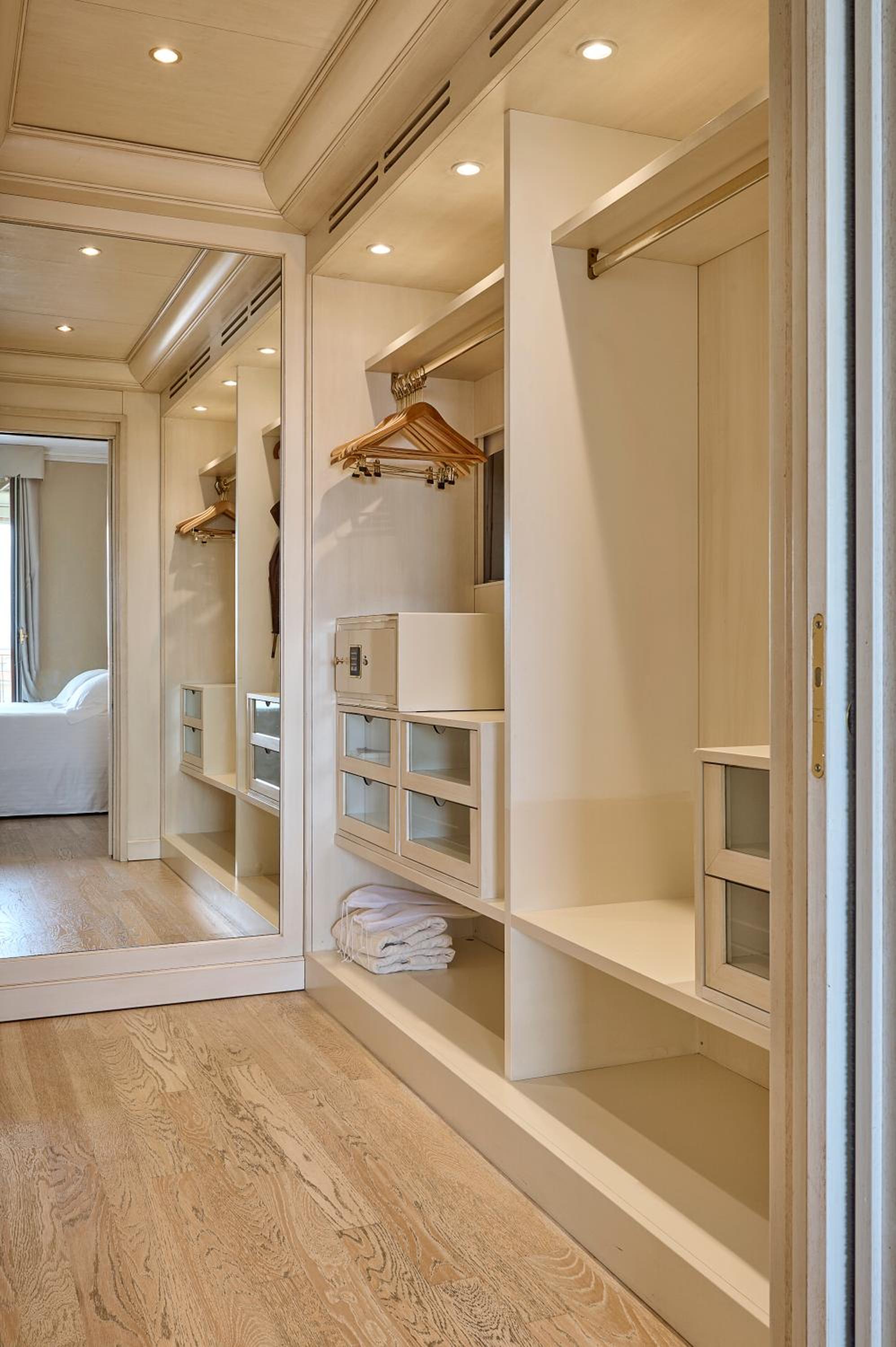 Royal Suite - Photo 3