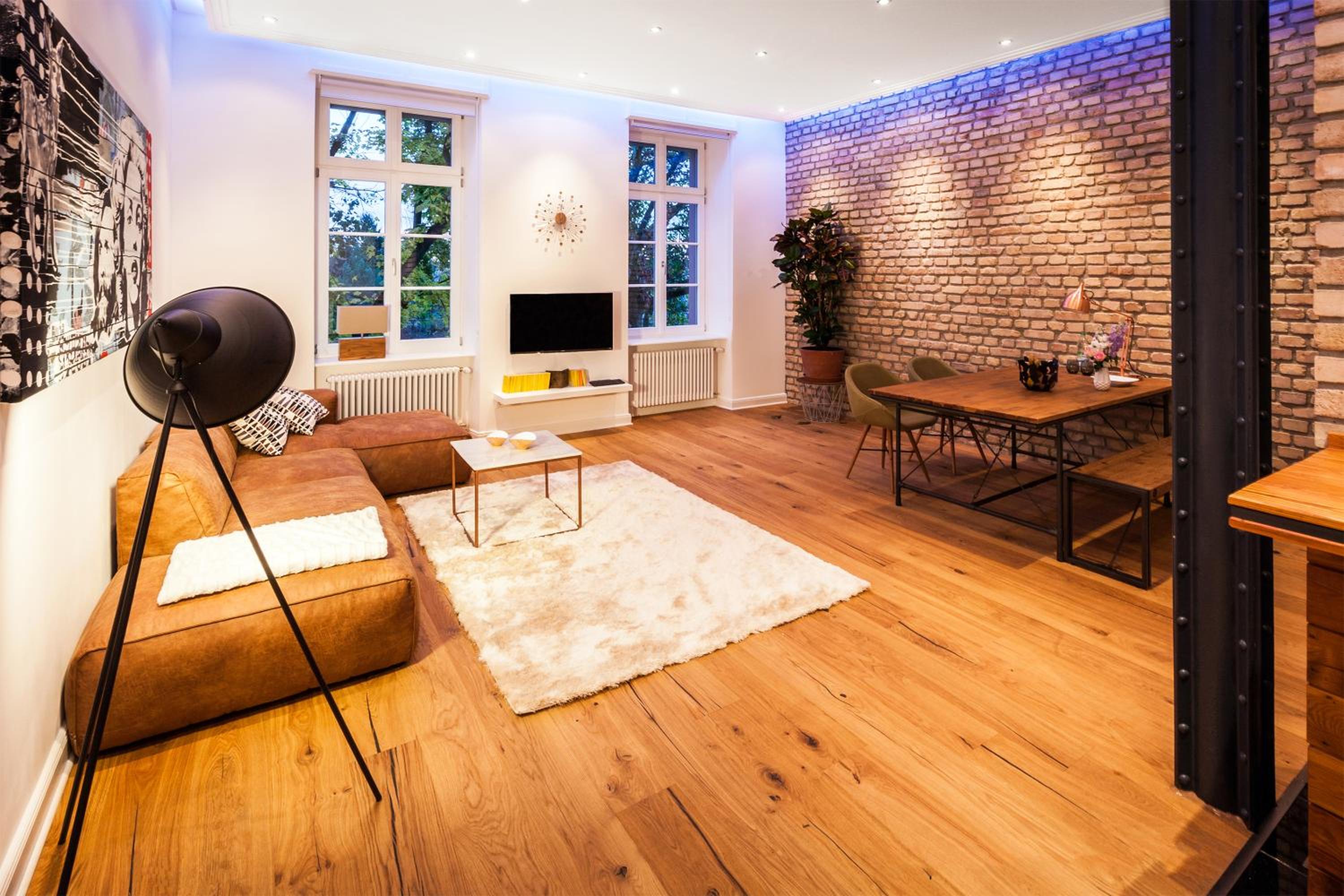 Grand Residence with 2 Bedrooms, Living/ Dining Room and Kitchen photo 2