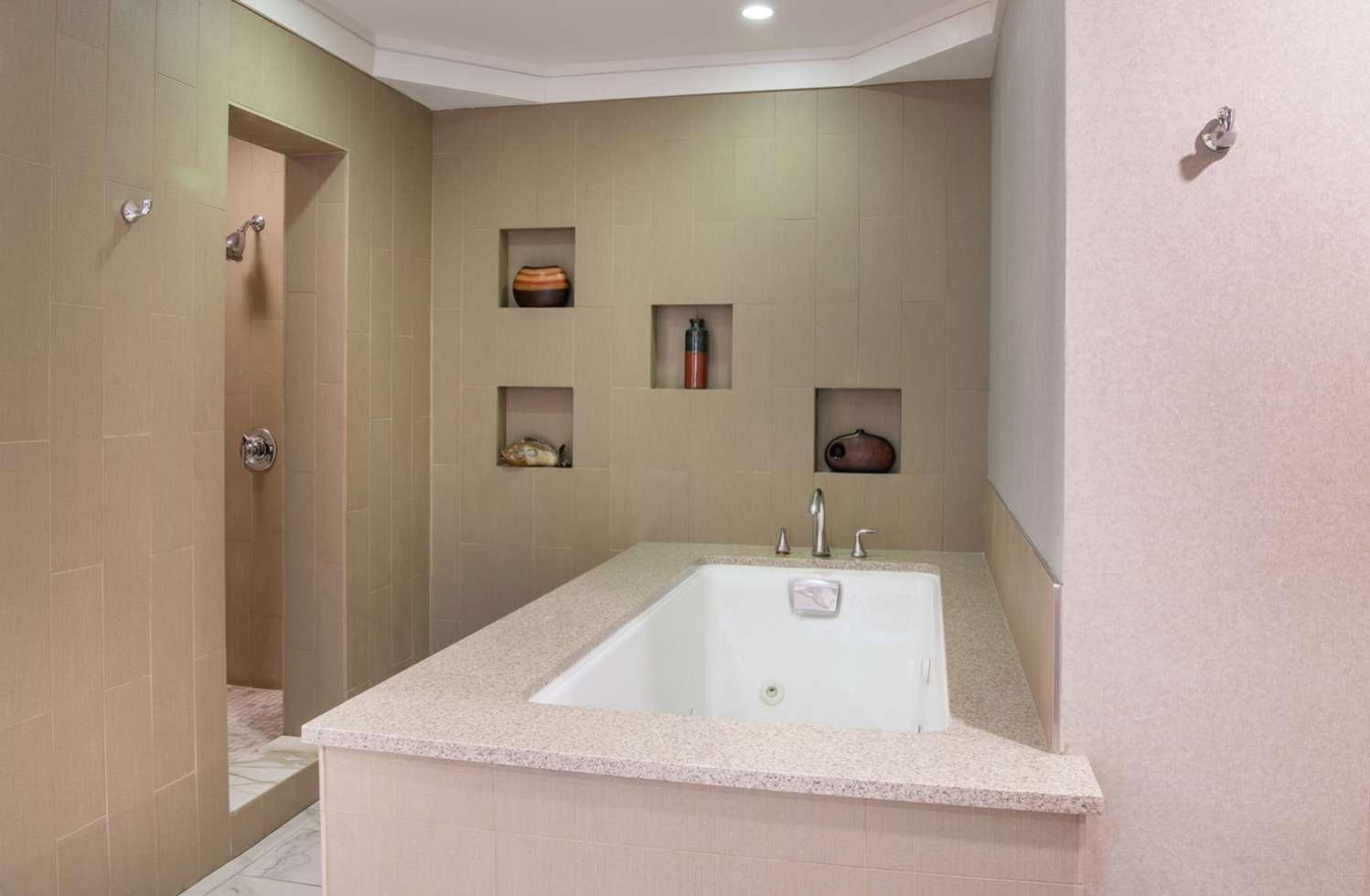 Executive King Suite - Photo 3