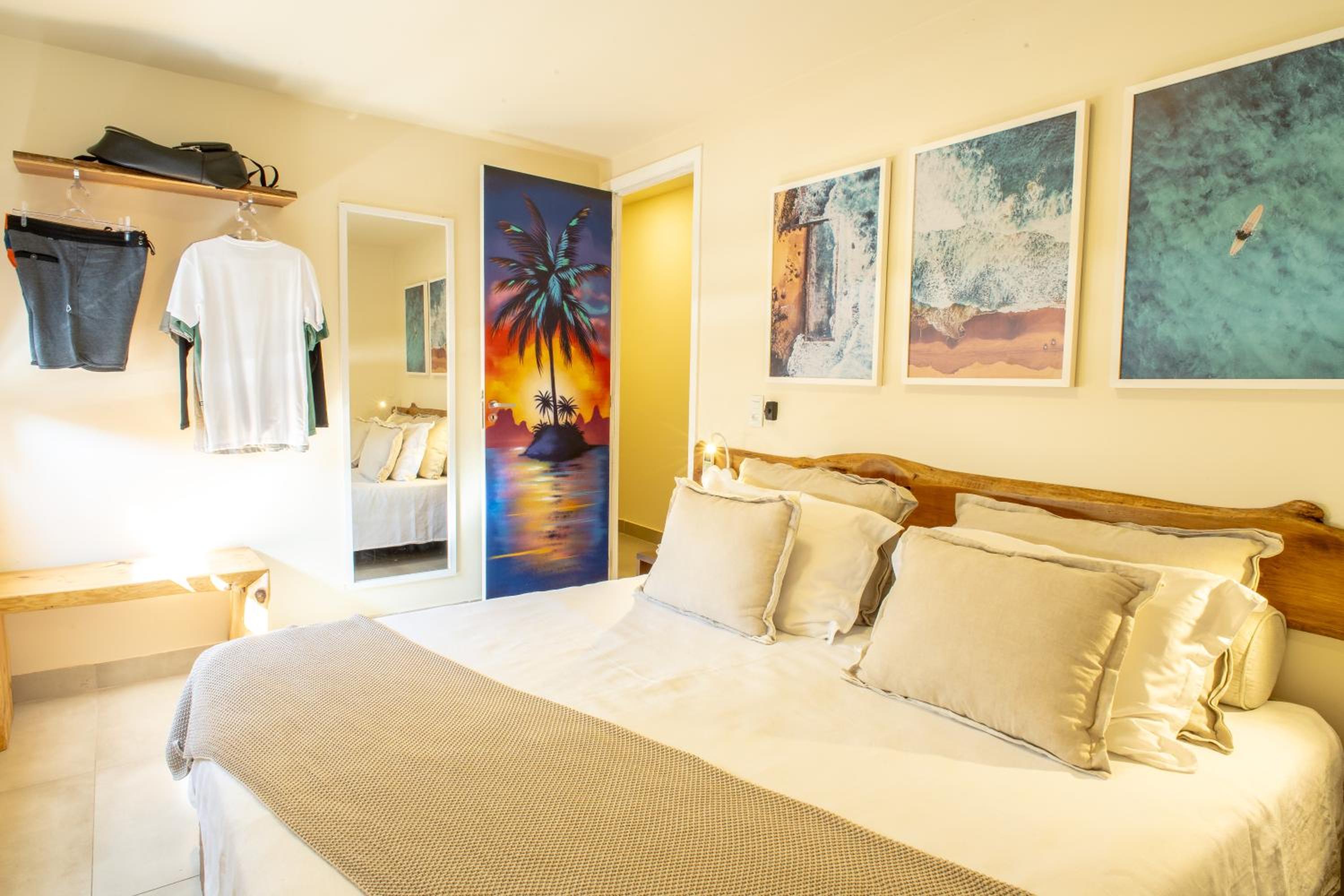 Suite - Photo 1