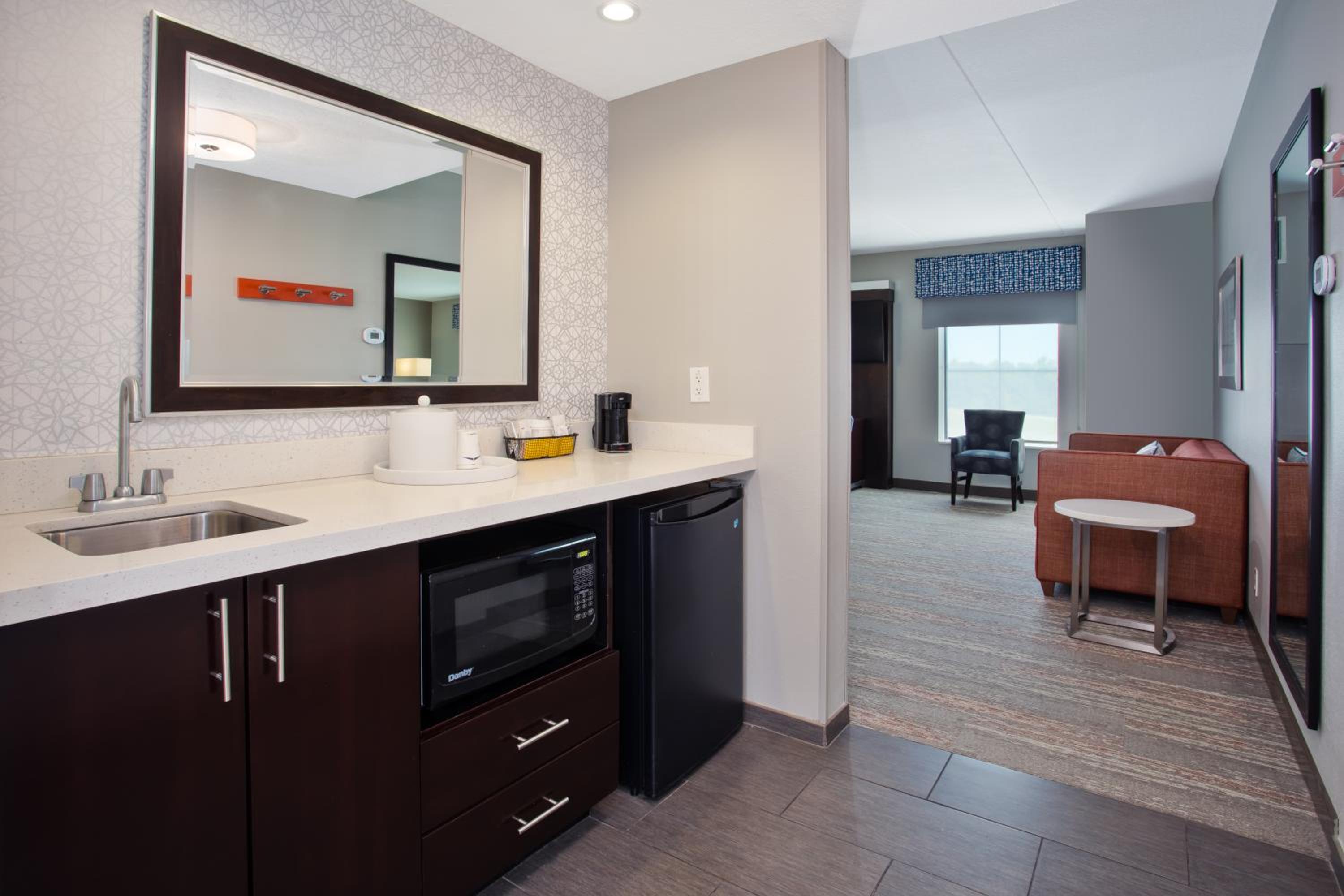 King Studio Suite - Non-Smoking - Photo 7