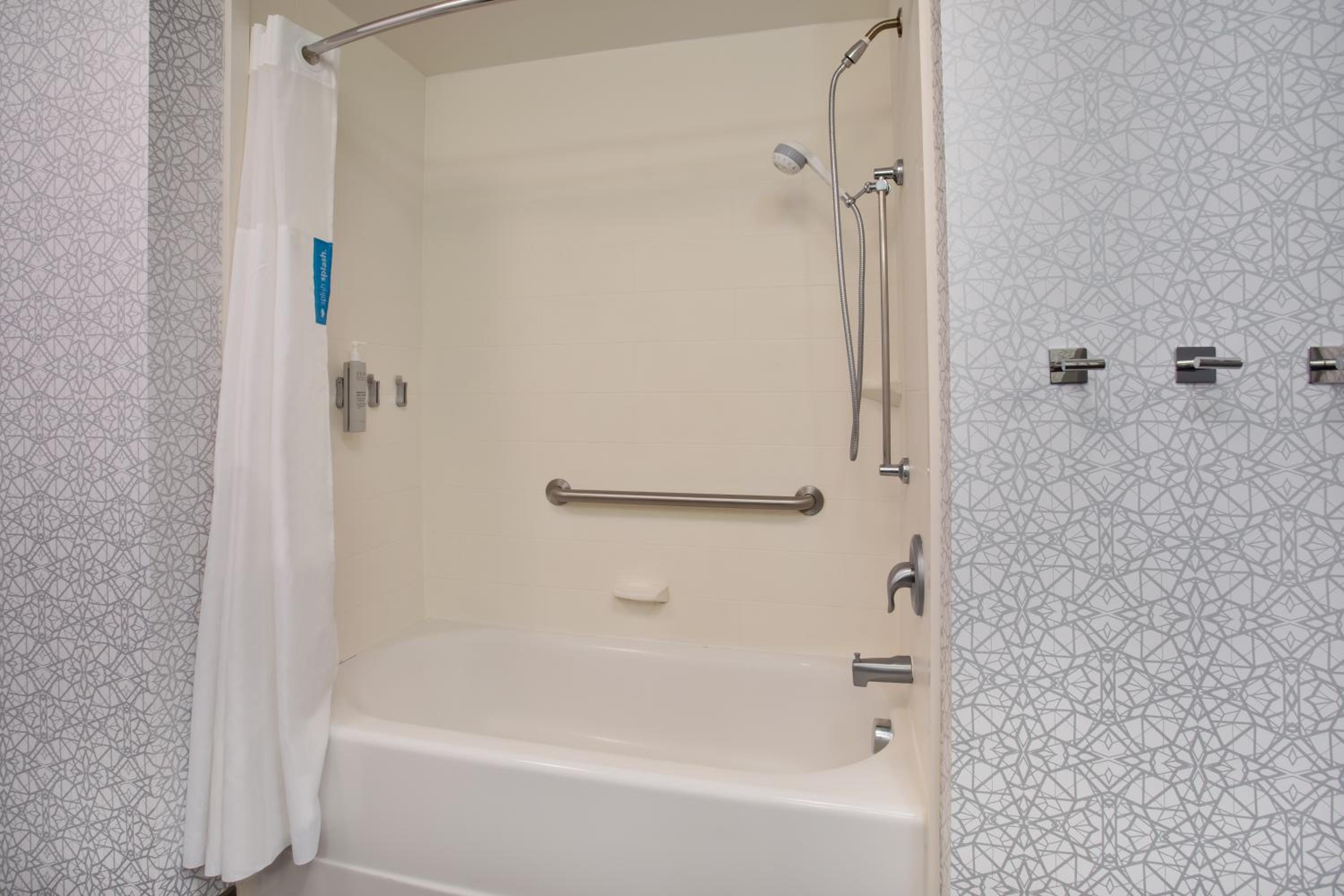 King Room - Hearing Access/Non-Smoking - Photo 4