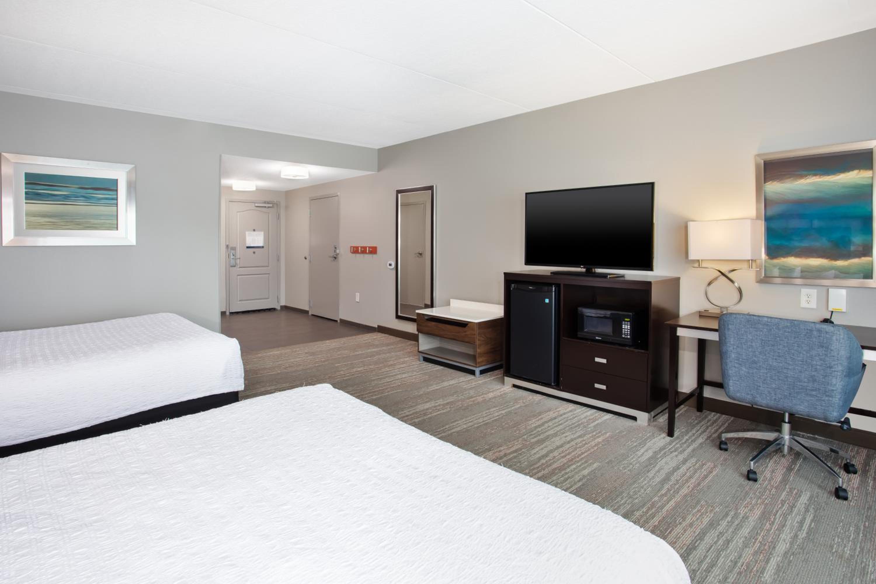 Queen Room with Two Queen Beds and Roll-In Shower - Mobility and Hearing Access/Non-Smoking - Photo 4