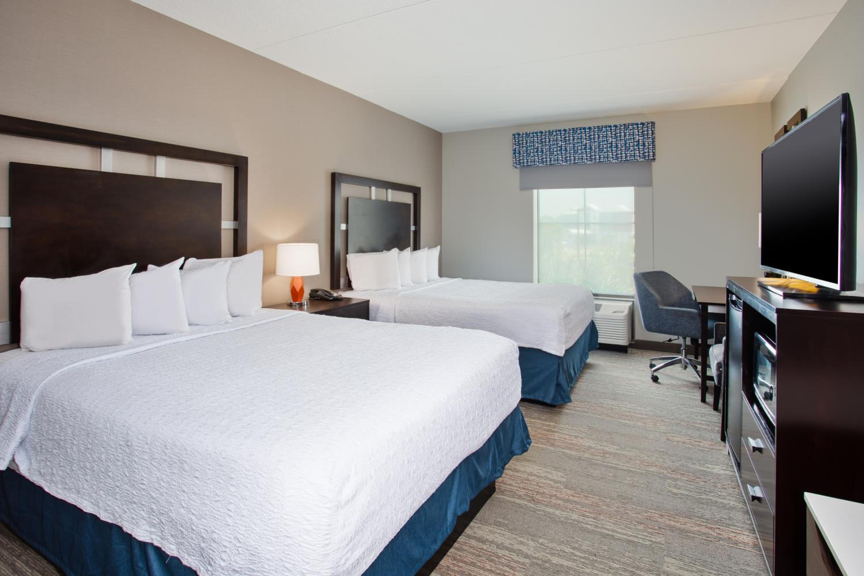 Room with Two Queen Beds - Non-Smoking - Photo 3