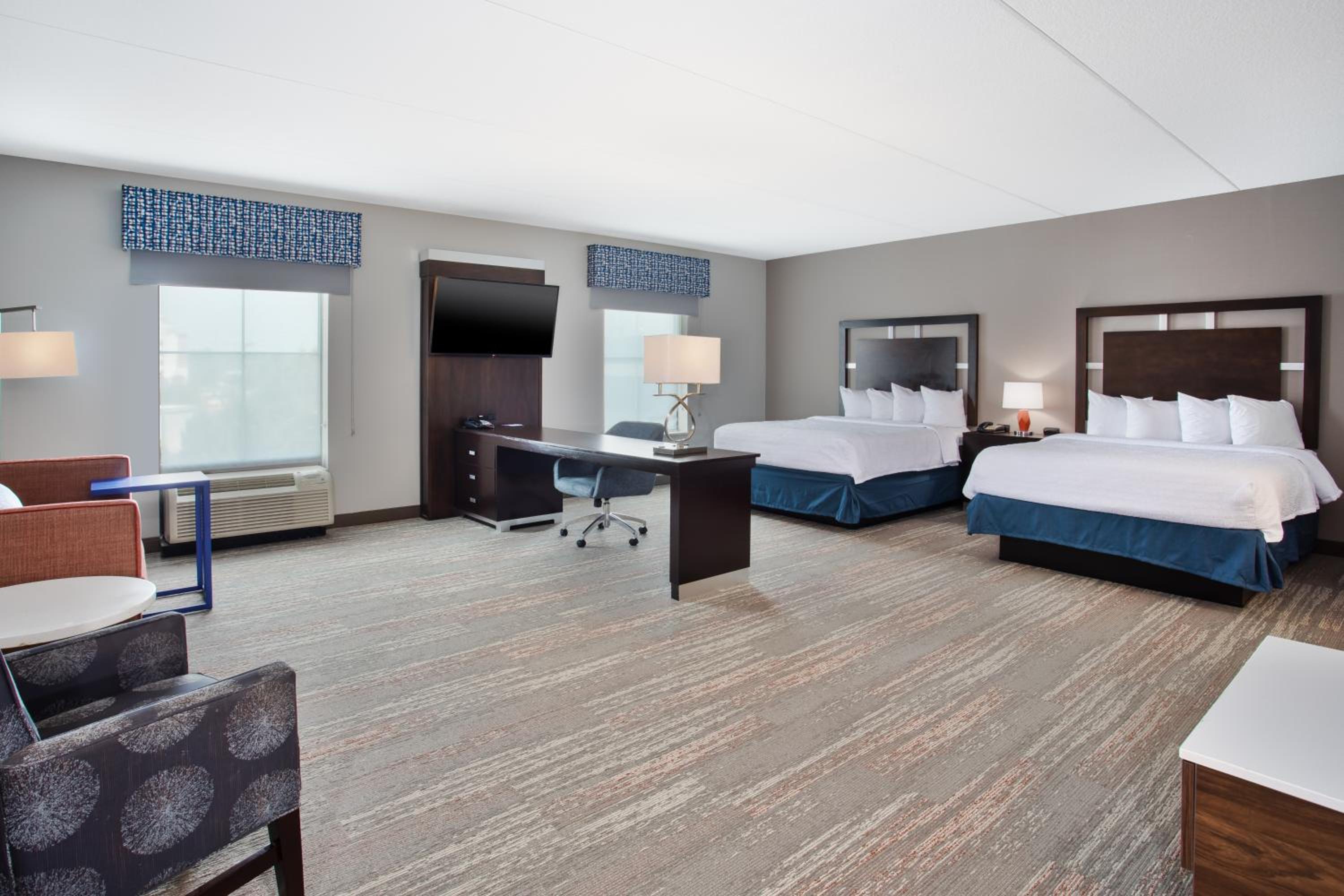 Queen Room with Two Queen Beds - Hearing Access/Non-Smoking - Photo 4