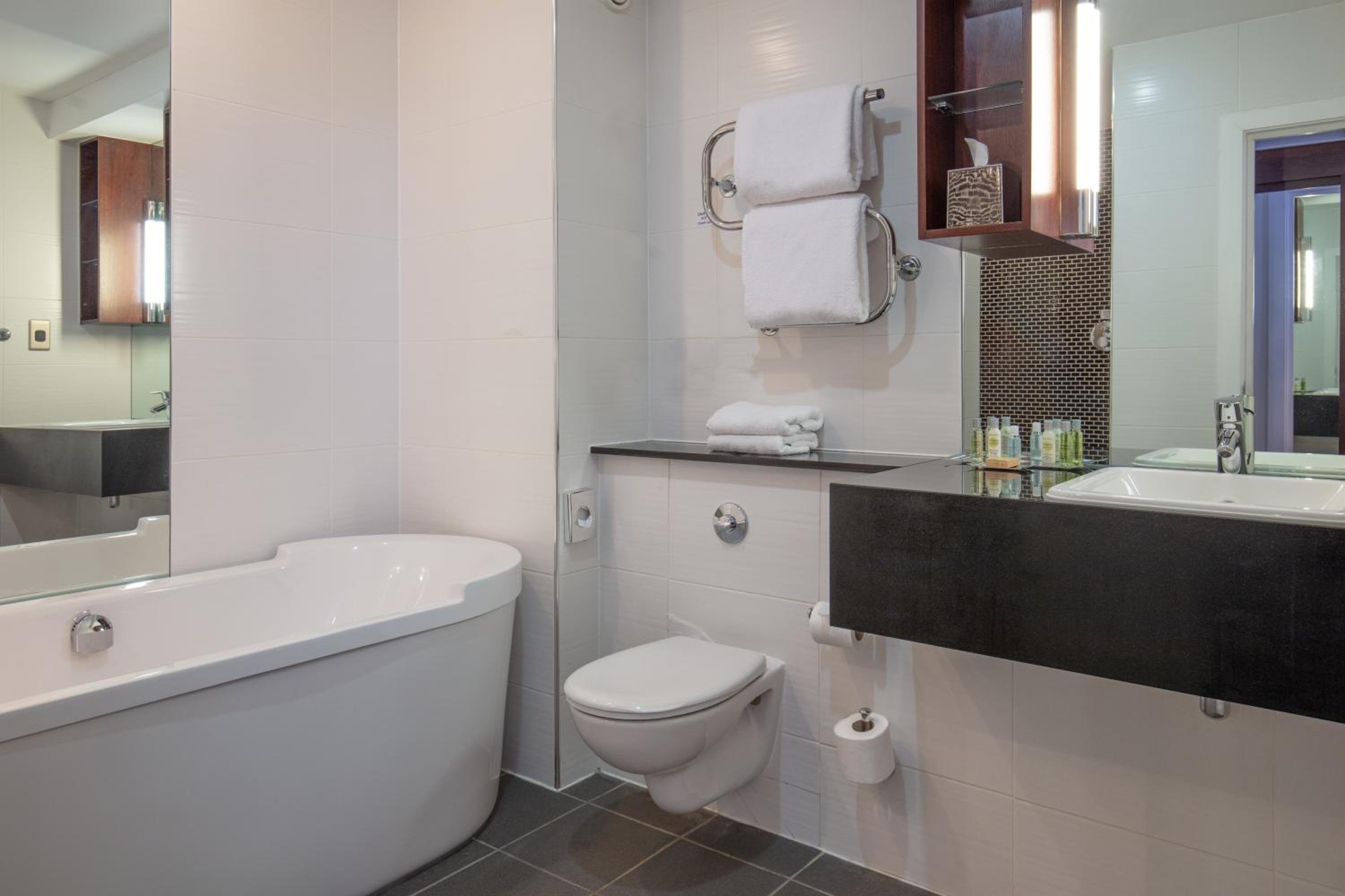 Suite - Photo 6