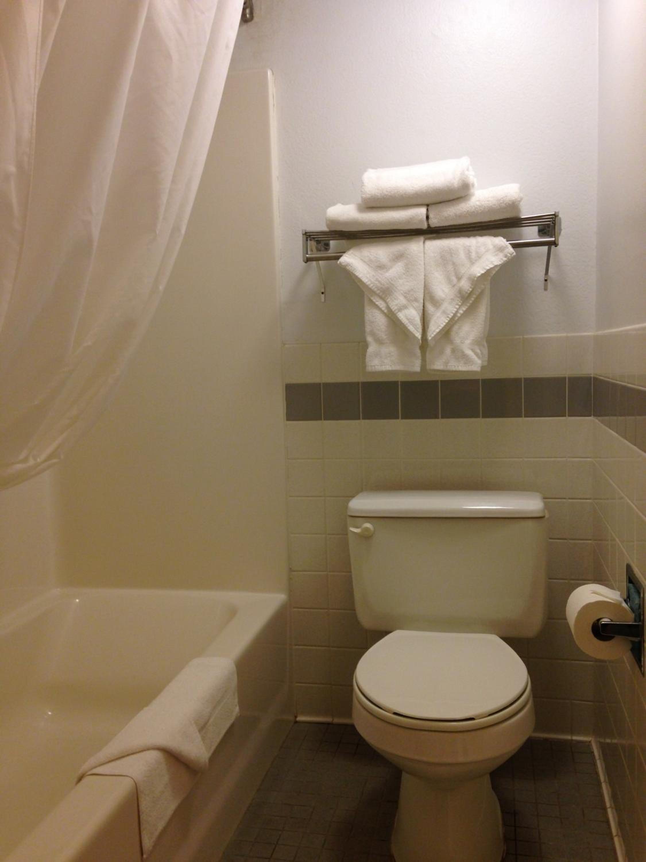 King Suite - Non-Smoking photo 3