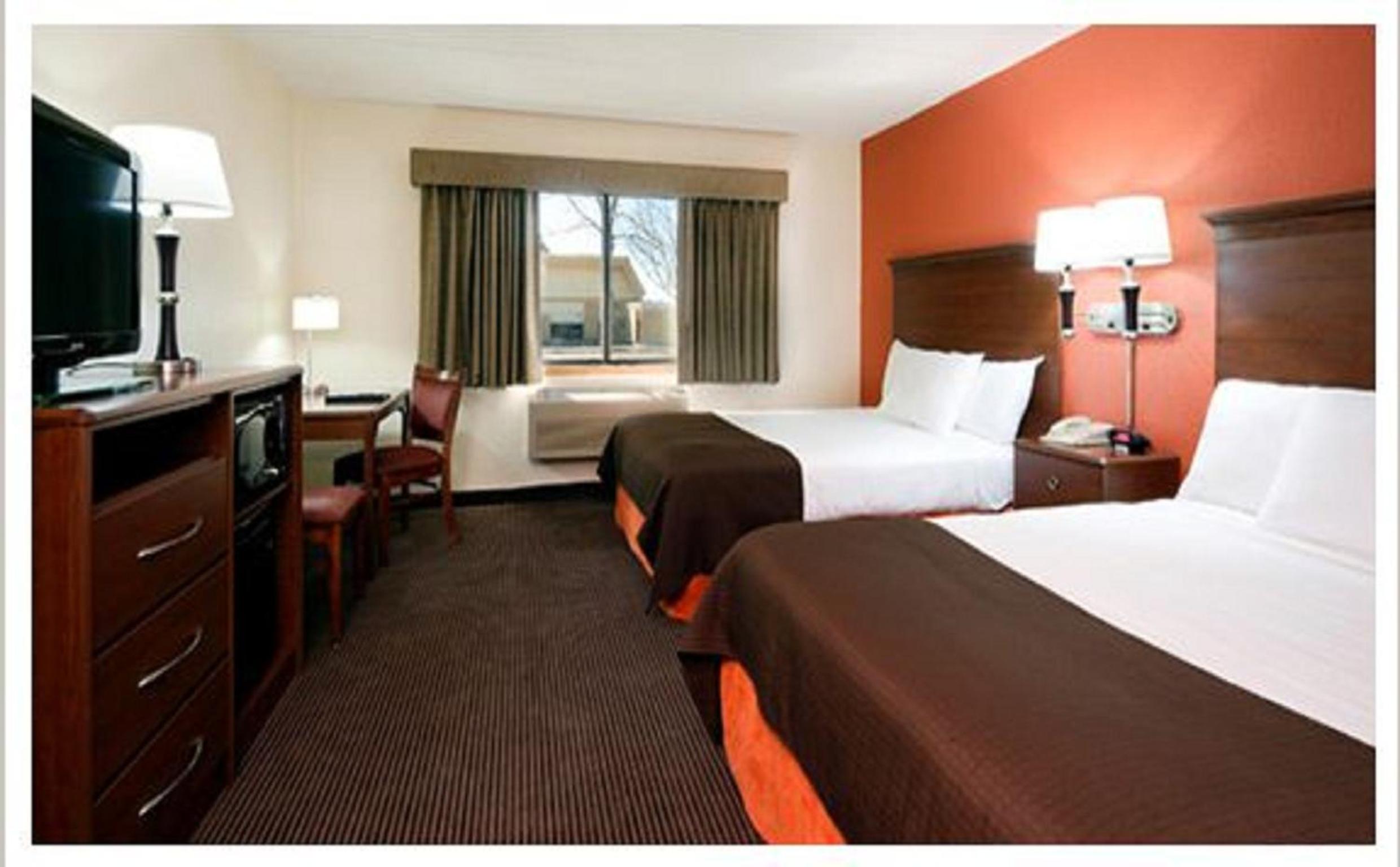 Queen Room with Two Queen Beds - Non-Smoking photo 1