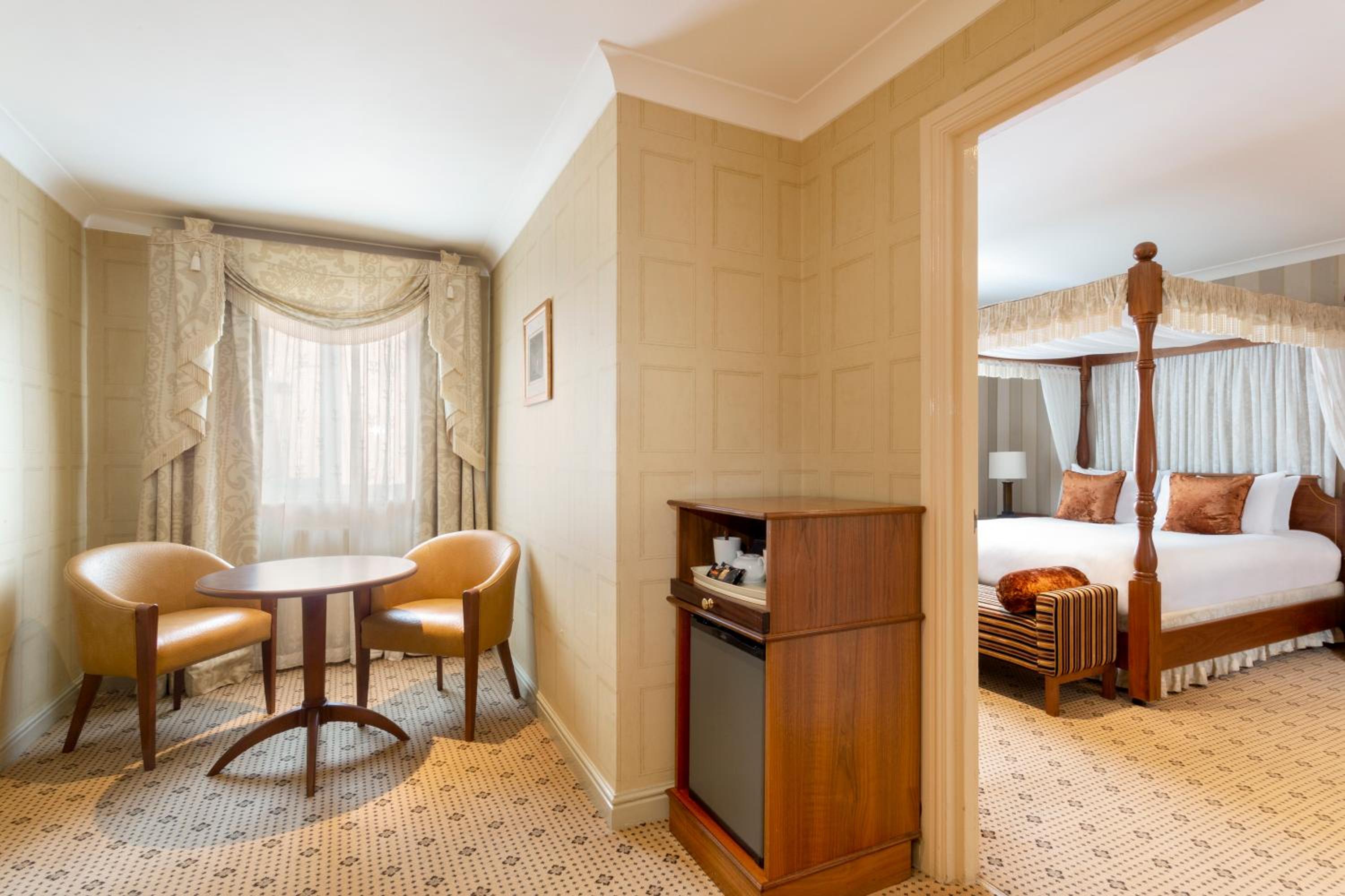 Junior King Suite - Photo 3