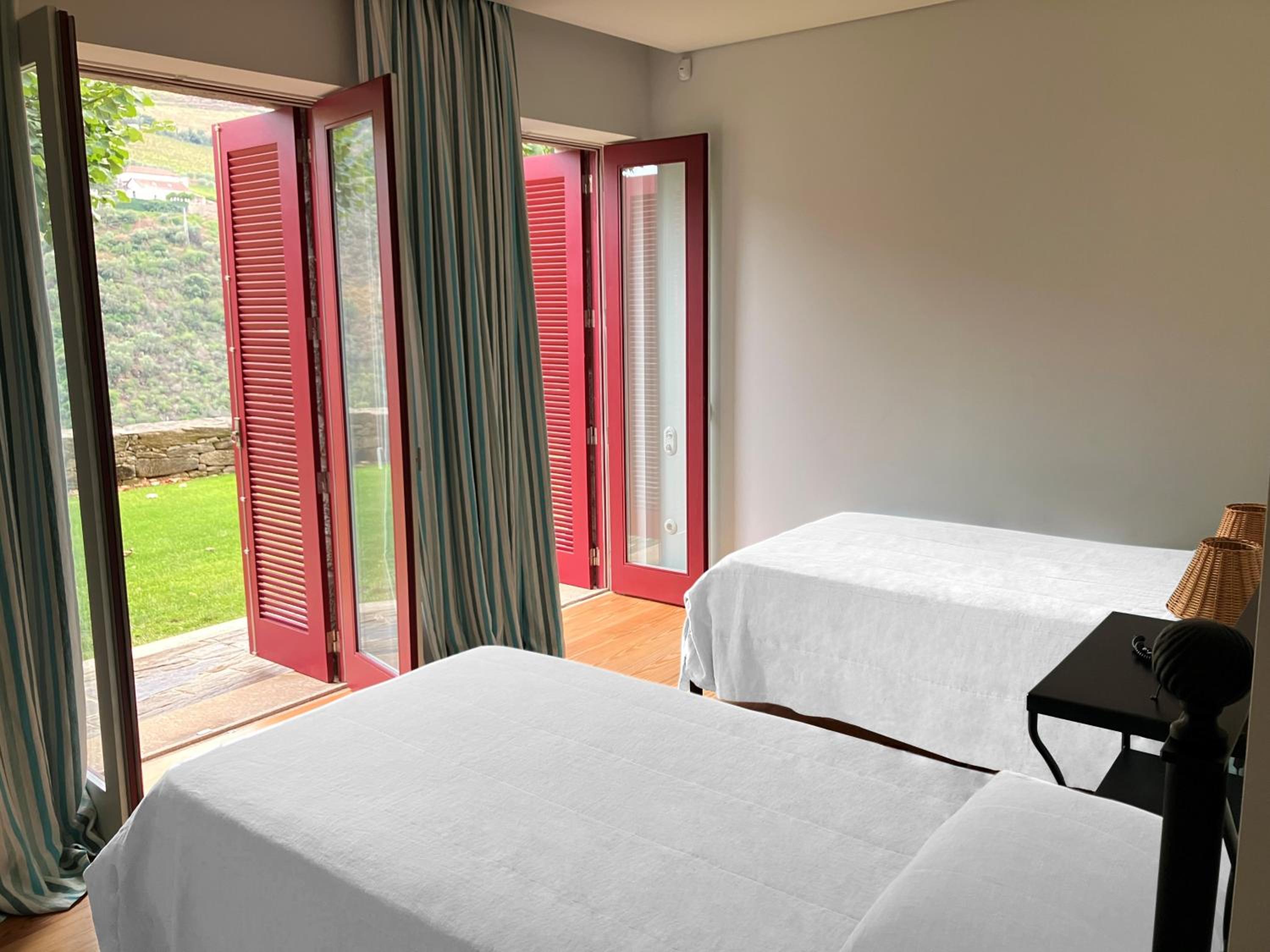 Deluxe Double or Twin Room photo 2