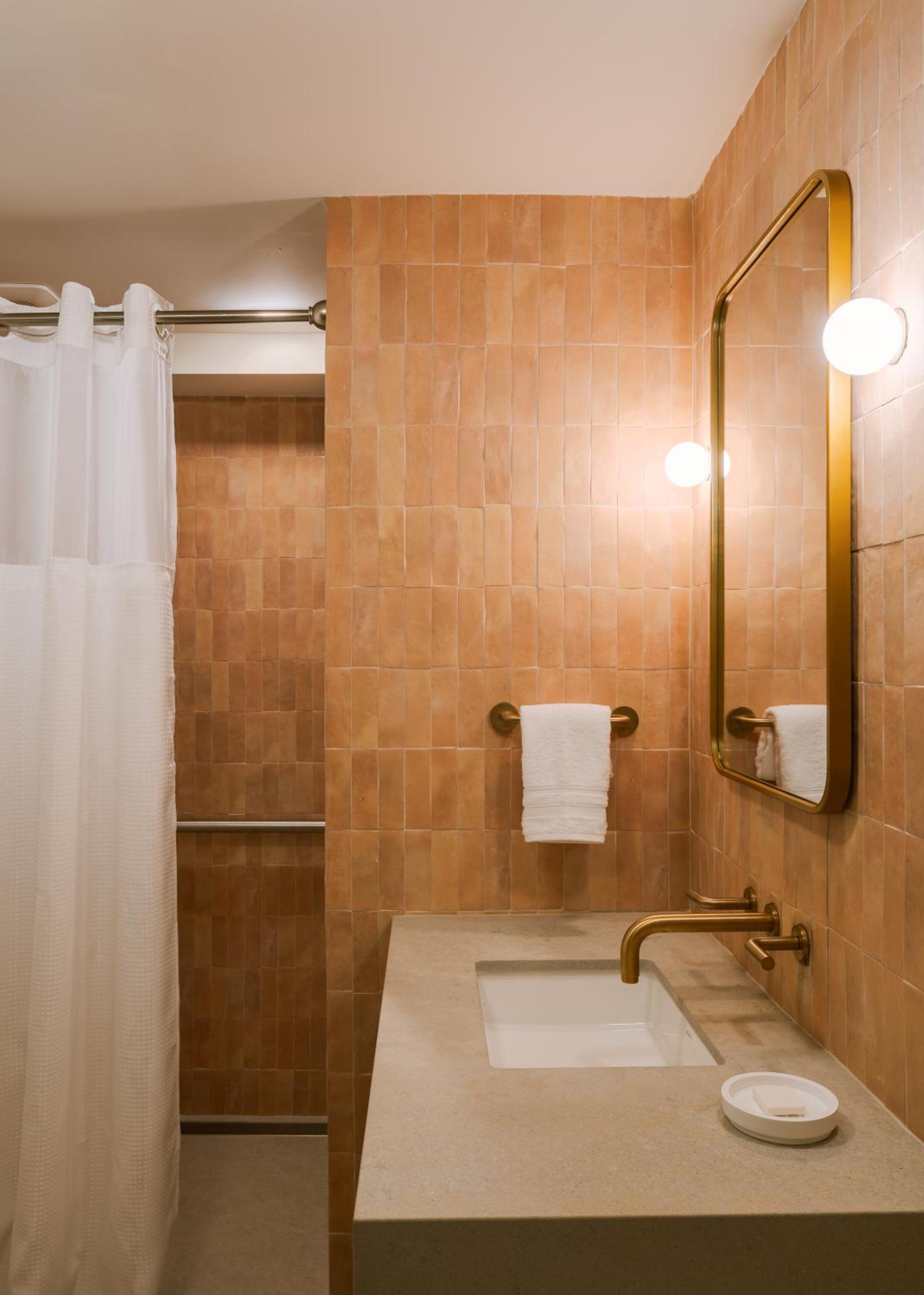 King Room - Disability Access - Photo 4