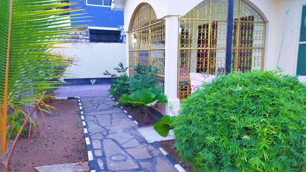 Three-Bedroom House - Photo 10