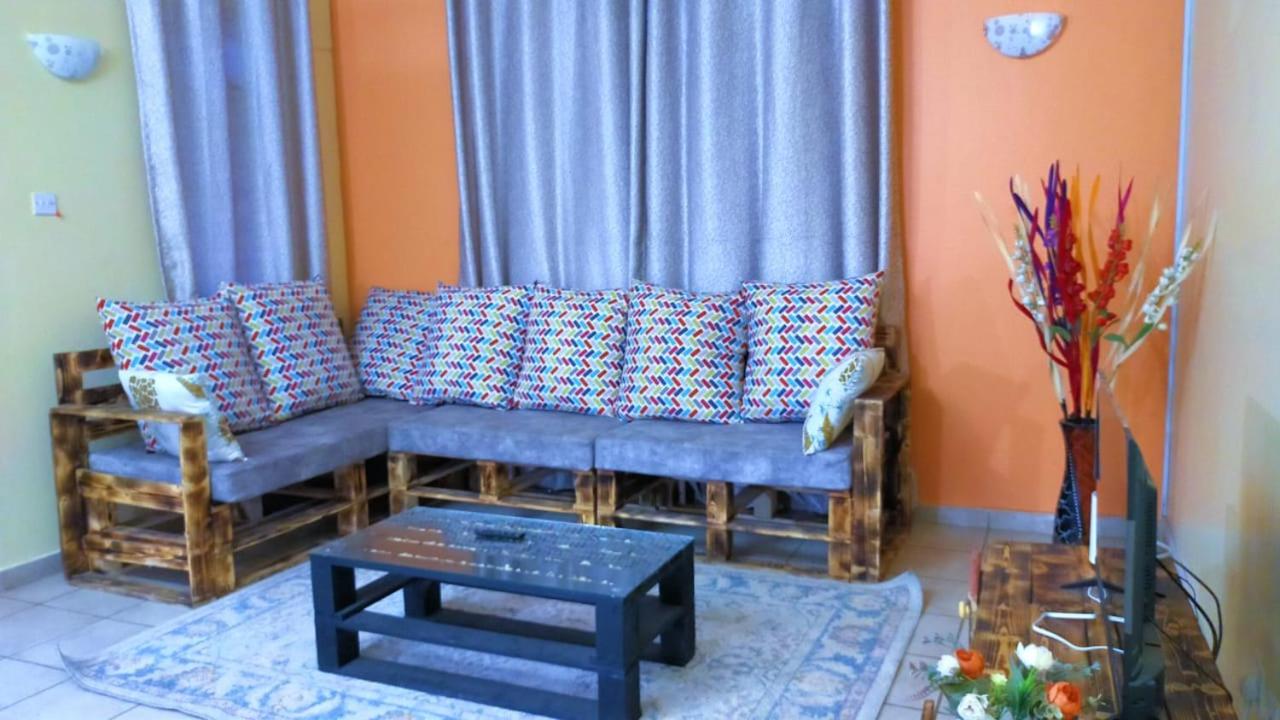 Three-Bedroom House - Photo 8