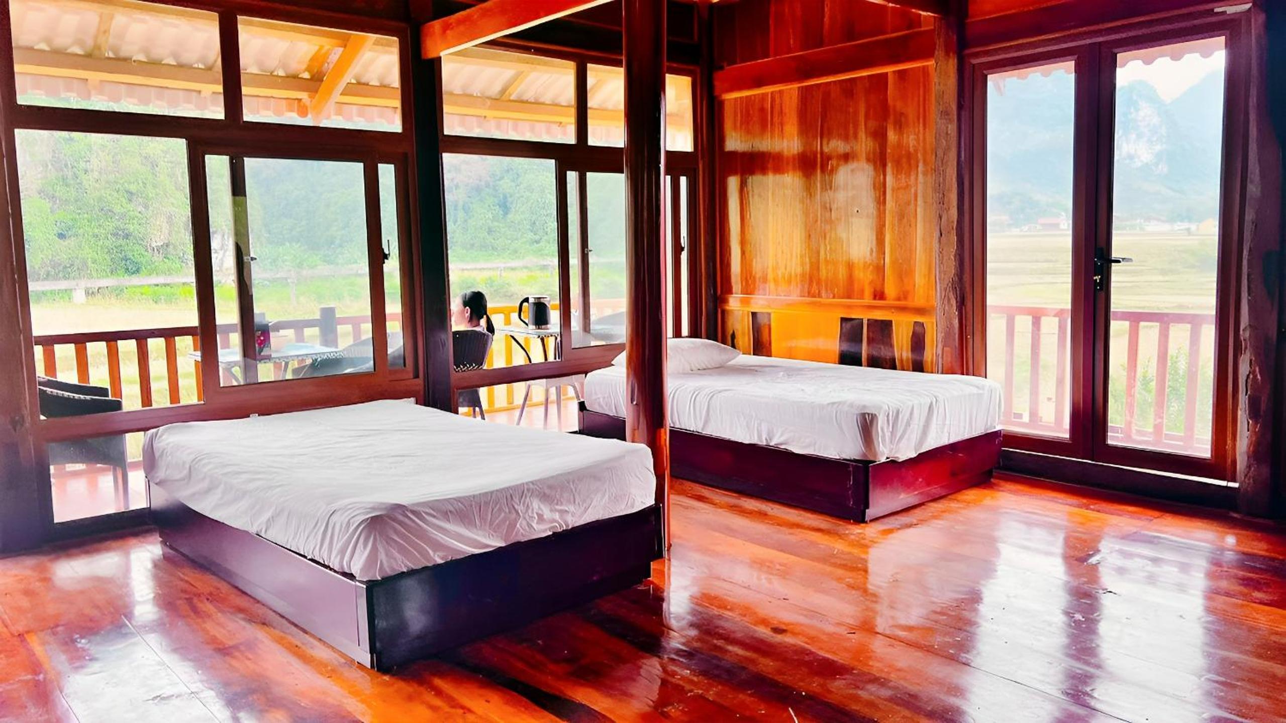 10-Bed Mixed Dormitory Room photo 1