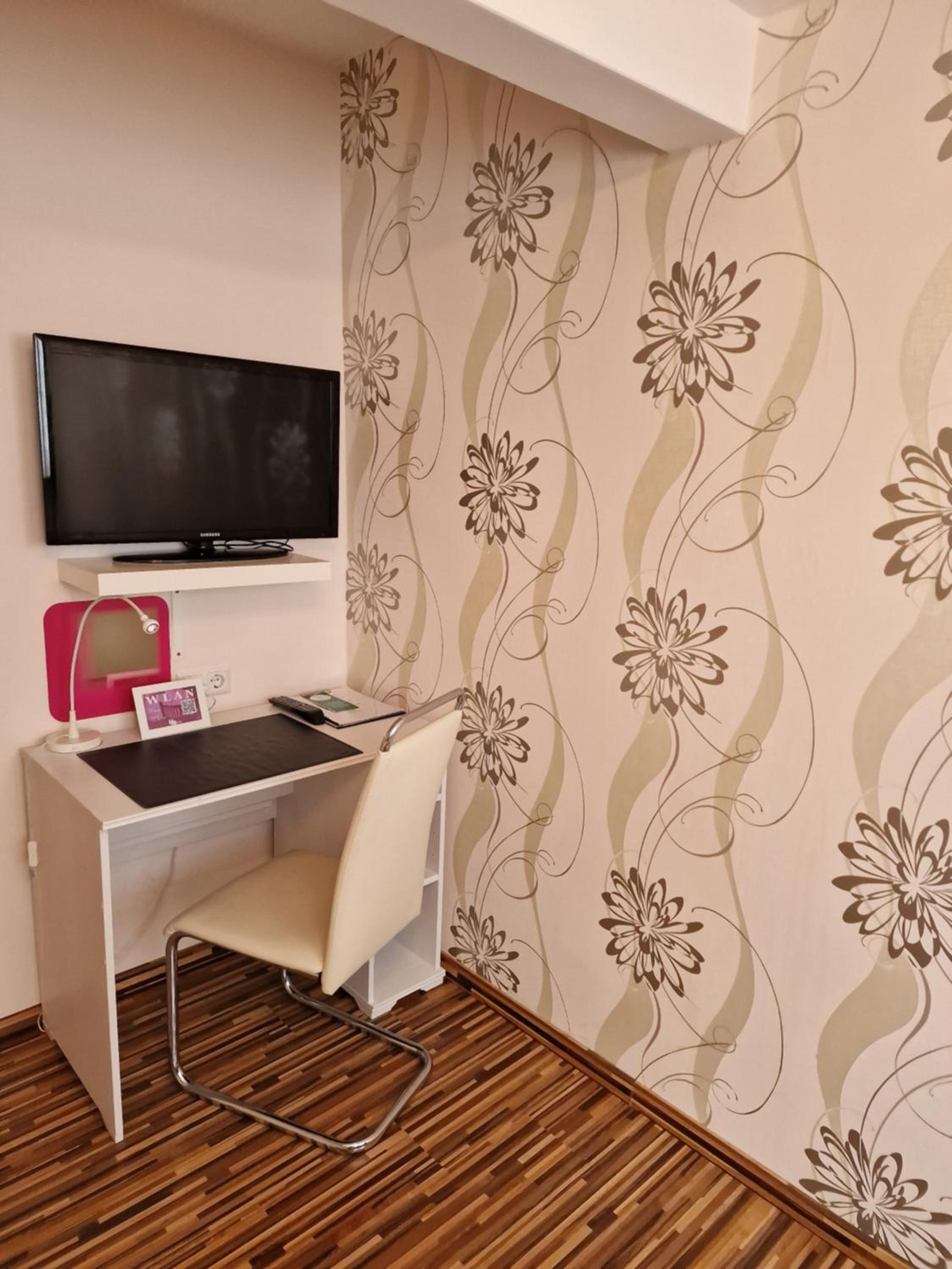 Standard Double Room - Photo 2