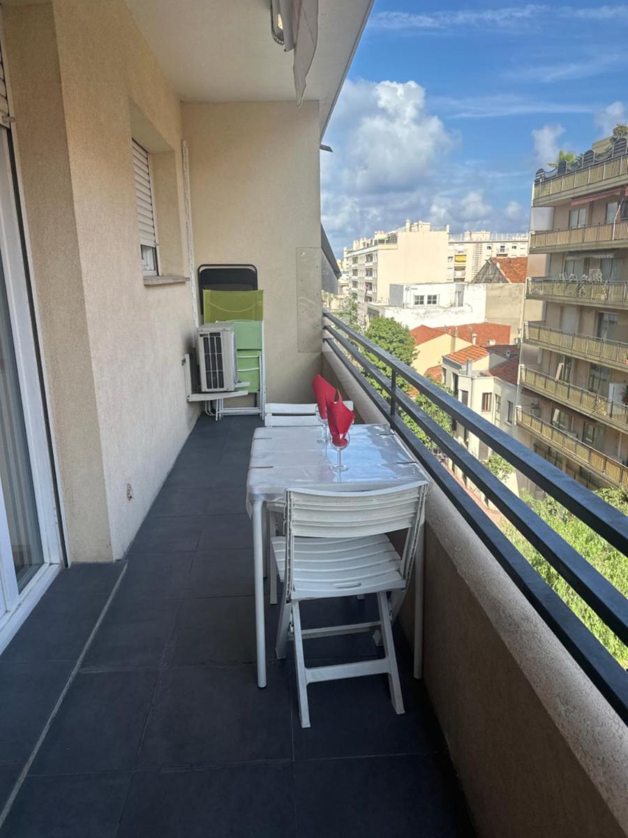 Apartment with Balcony photo 3