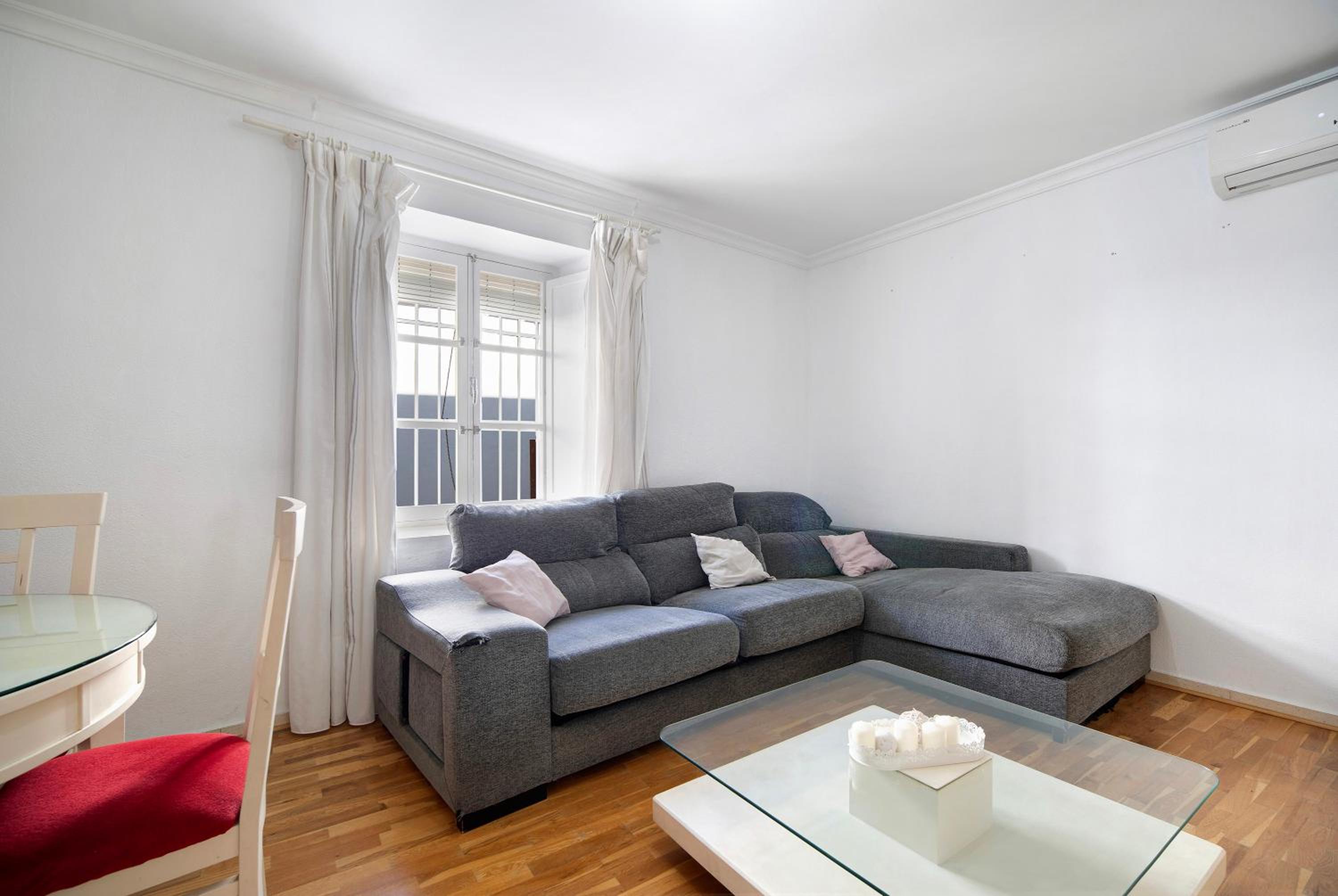 Three-Bedroom House photo 3