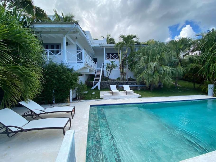 Three-Bedroom Villa photo 3