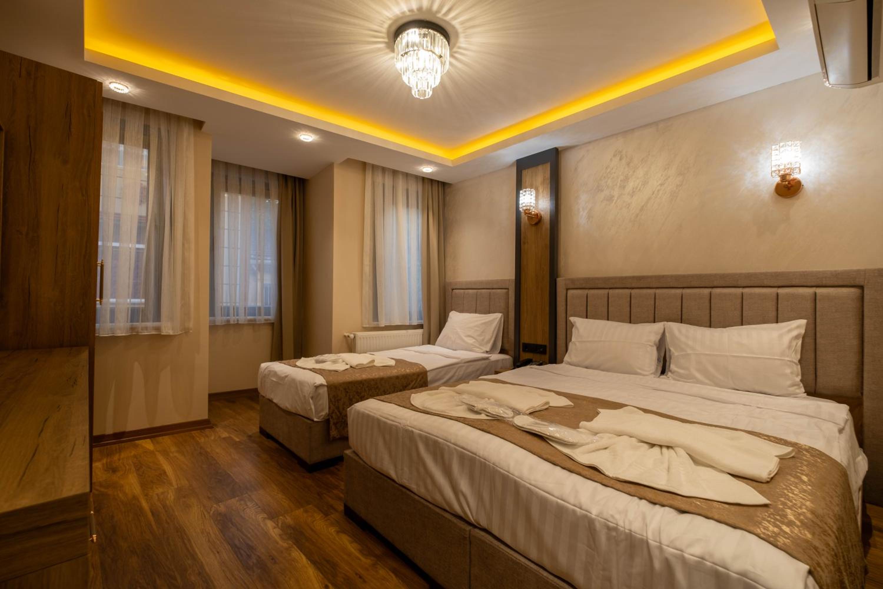 Superior Triple Room photo 3
