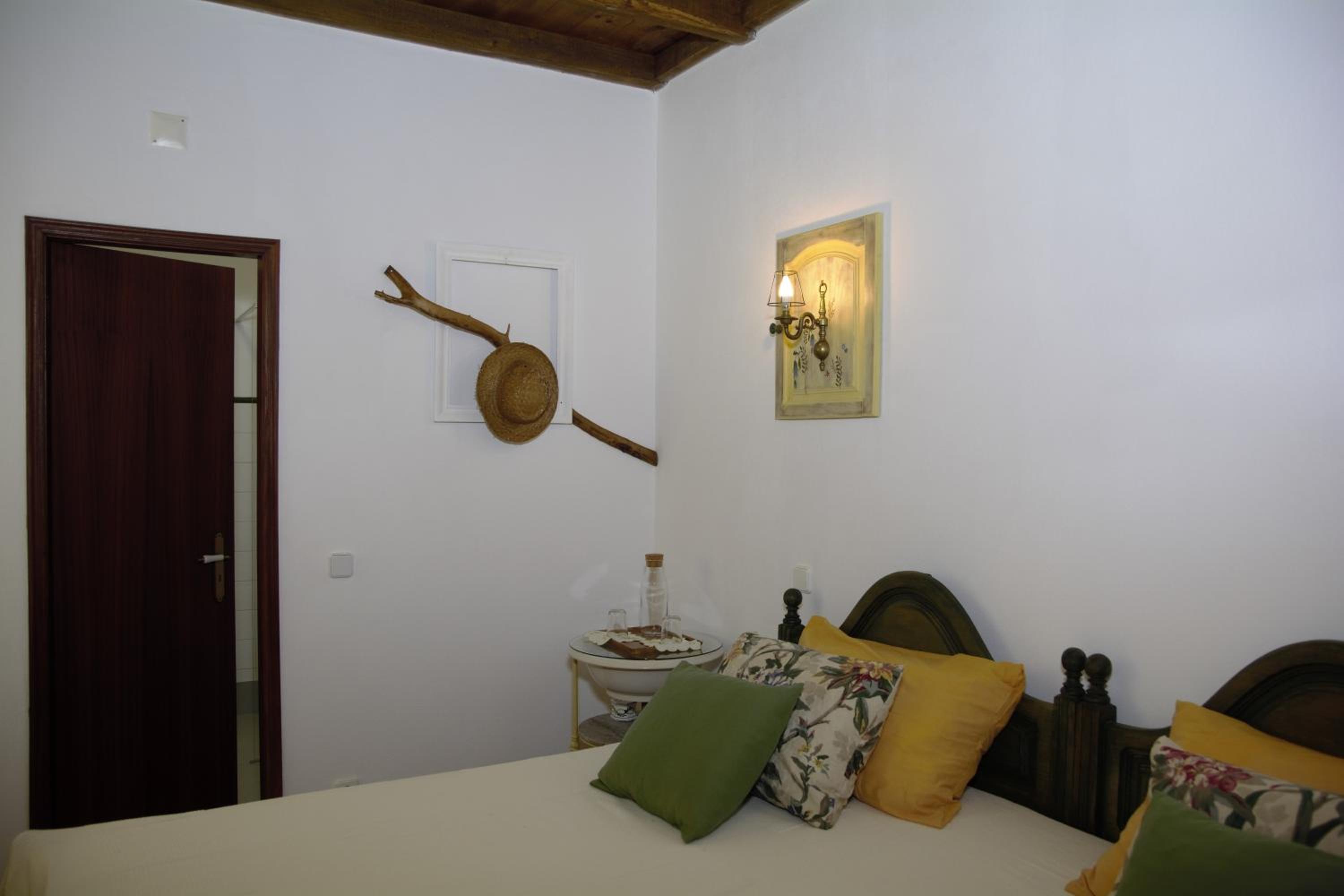 Double or Twin Room with Private Bathroom photo 3